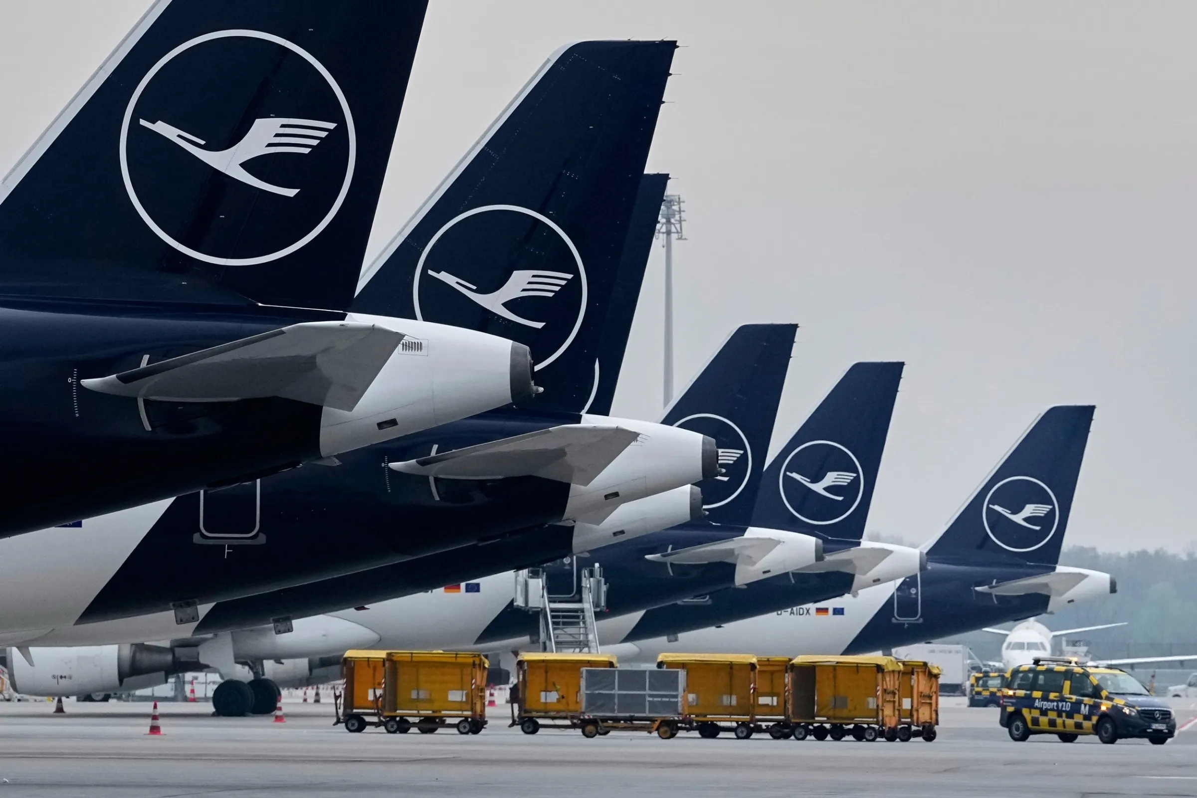 2026年4月13日，德國慕尼黑機場停放的漢莎航空飛機。（美聯社）