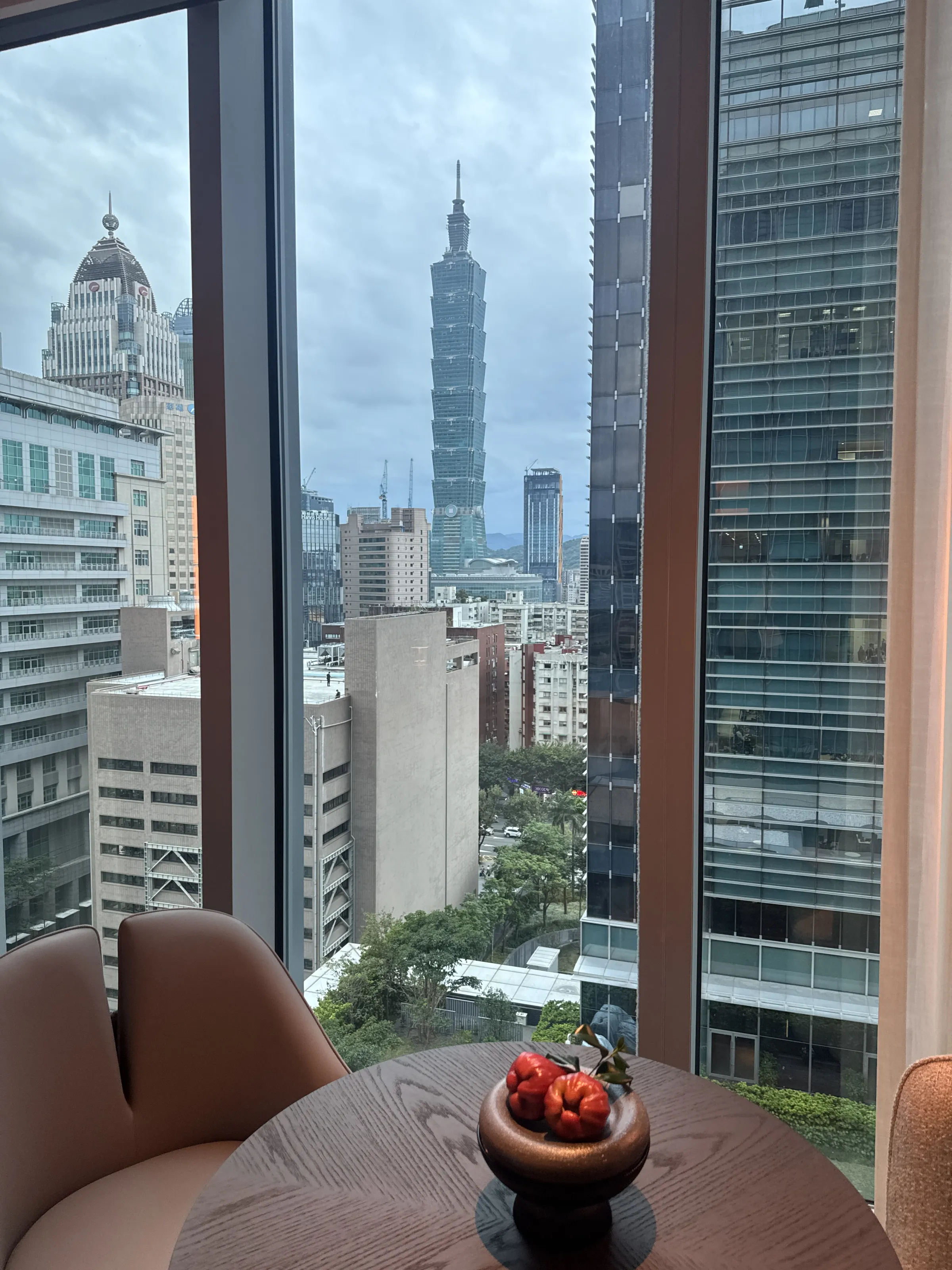 房間內可以看到101景觀。（劉芯衣攝）