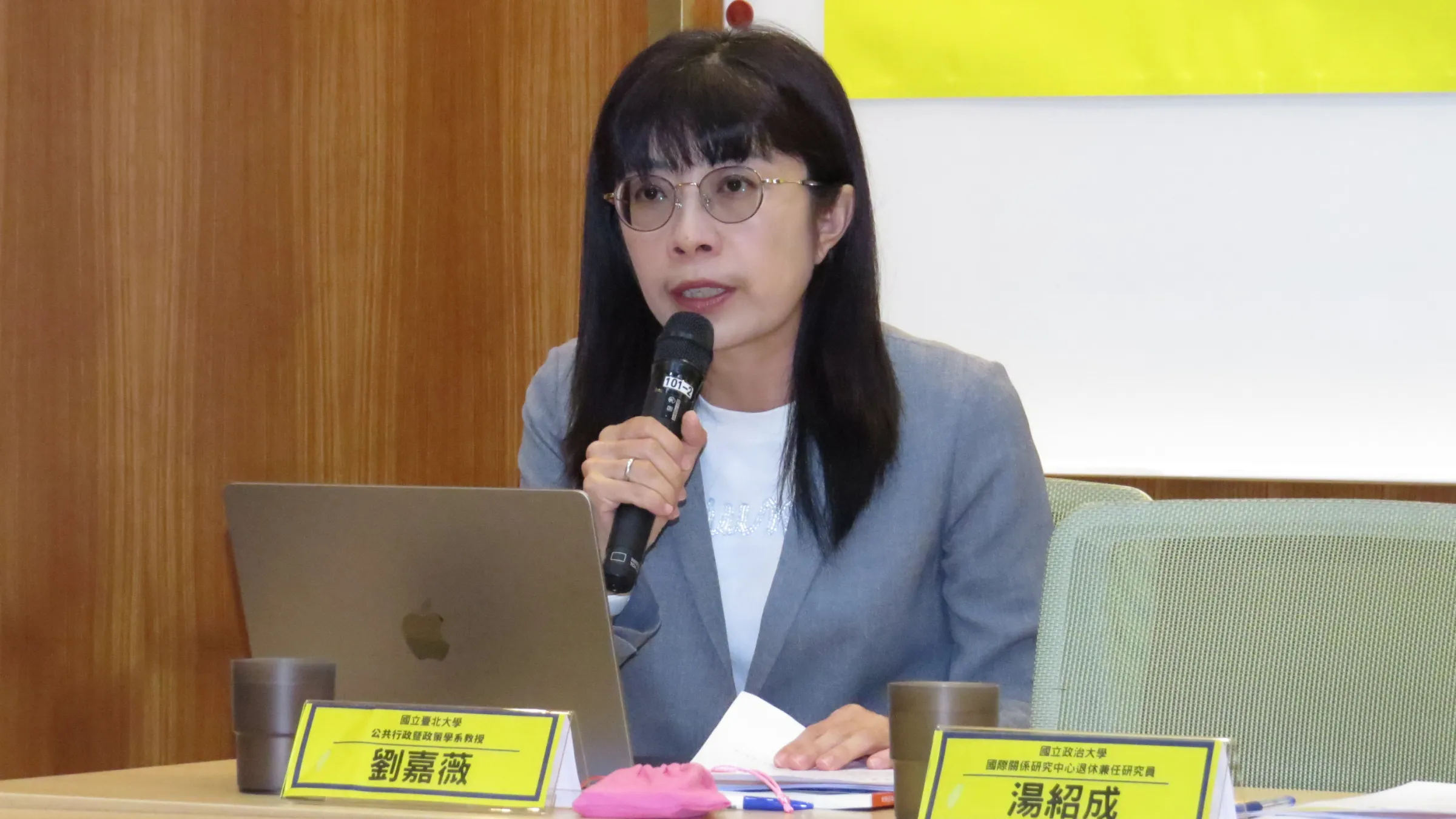 台北大學公共行政暨政策學系教授劉嘉薇分析，台灣民意在川習二會後呈現對美審慎，但憂慮內部問題，至於兩岸則是偏好有條件的對話，同時仍然很重視現狀的維持。（楊騰凱攝）
