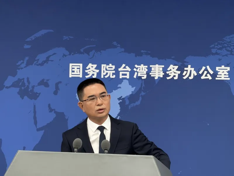 沈伯洋氏の父親の会社は中国大陸側と取引があったが、中国国務院台湾事務弁公室の陳斌華報道官は先日、同社を懲戒し、中国大陸側との商取引を禁じると発表した。（中央社）