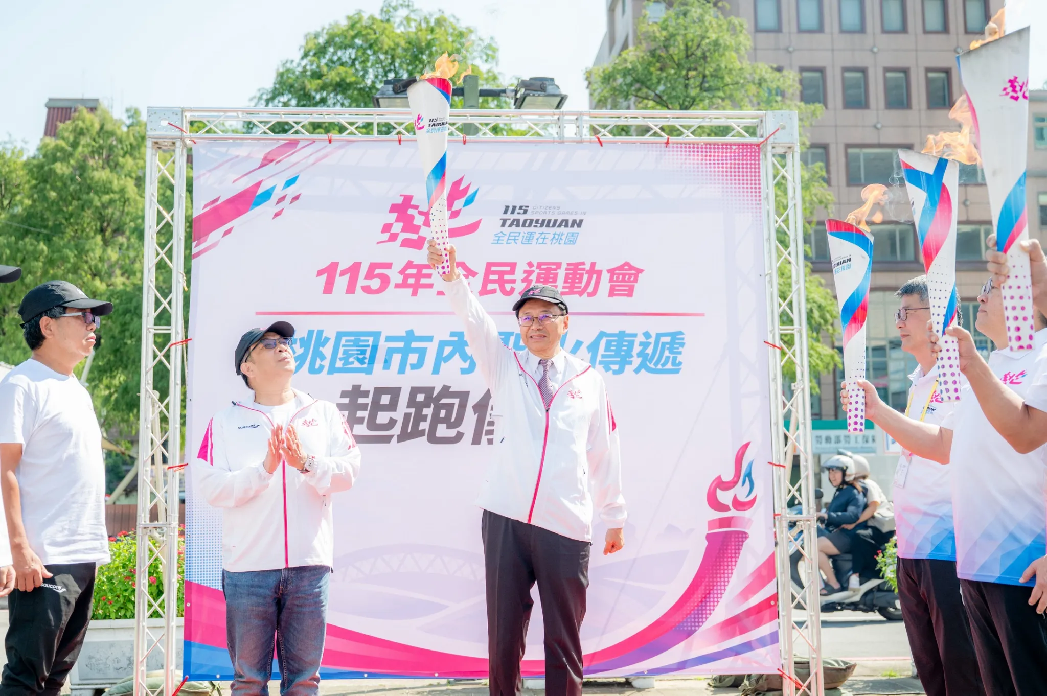 桃園市長張善政歡迎全國民眾相聚桃園、走進競賽場館，為參賽選手們加油。