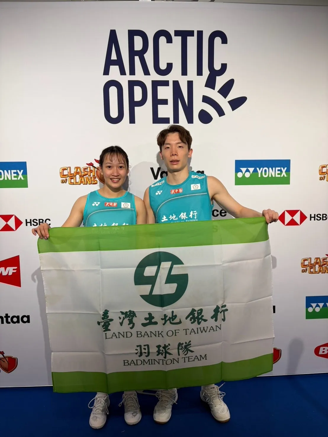 土銀羽球隊隊員許尹鏸(左)劉廣珩勇奪2026芬蘭北極超級500公開賽男女混合雙打銅牌（圖／土地銀行提供）