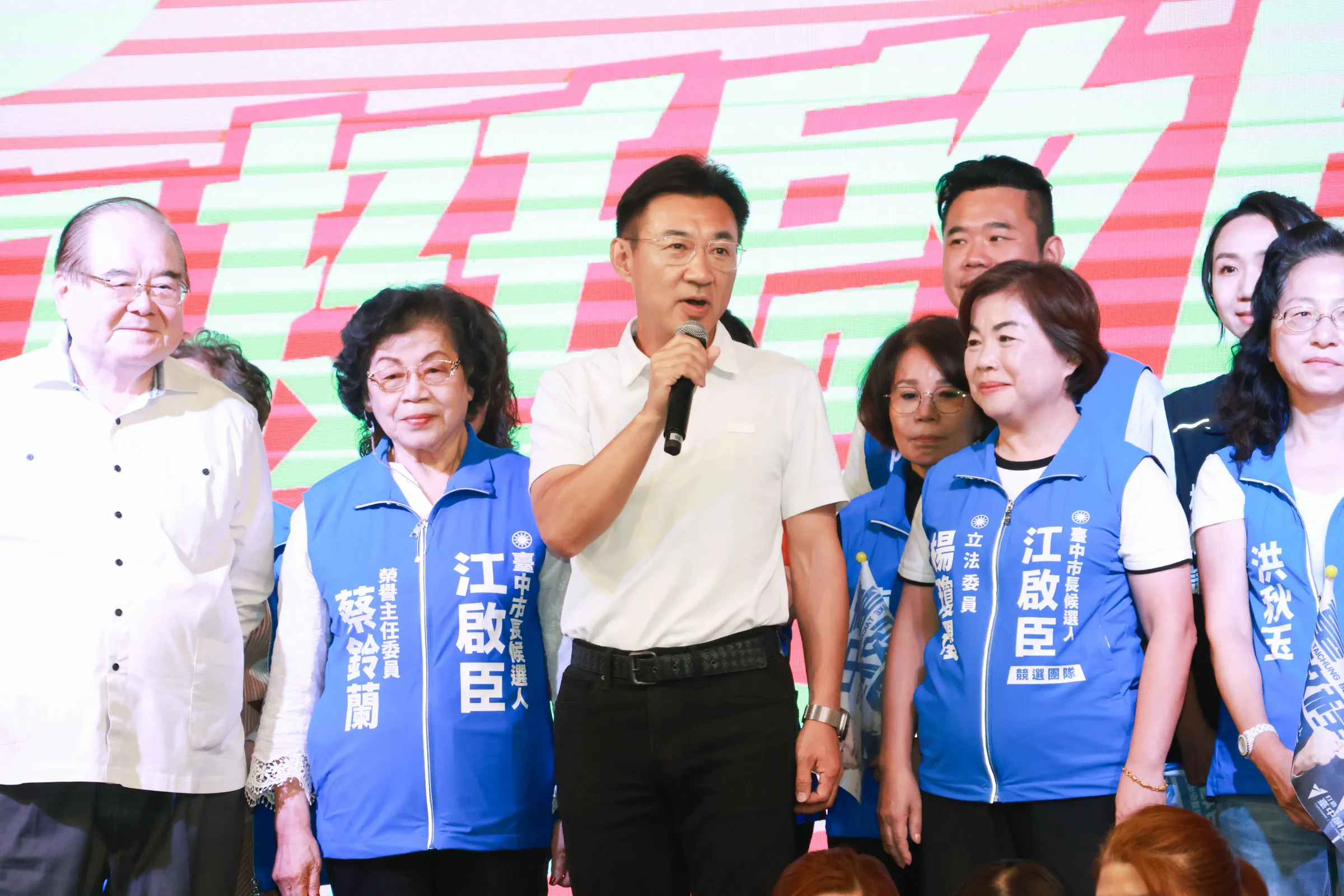 楊瓊瓔與顏莉敏肯定江啟臣兼具國際視野與農家子弟的勤懇務實，是帶領臺中持續向前的最佳人選。(圖/江啟臣競辦提供)