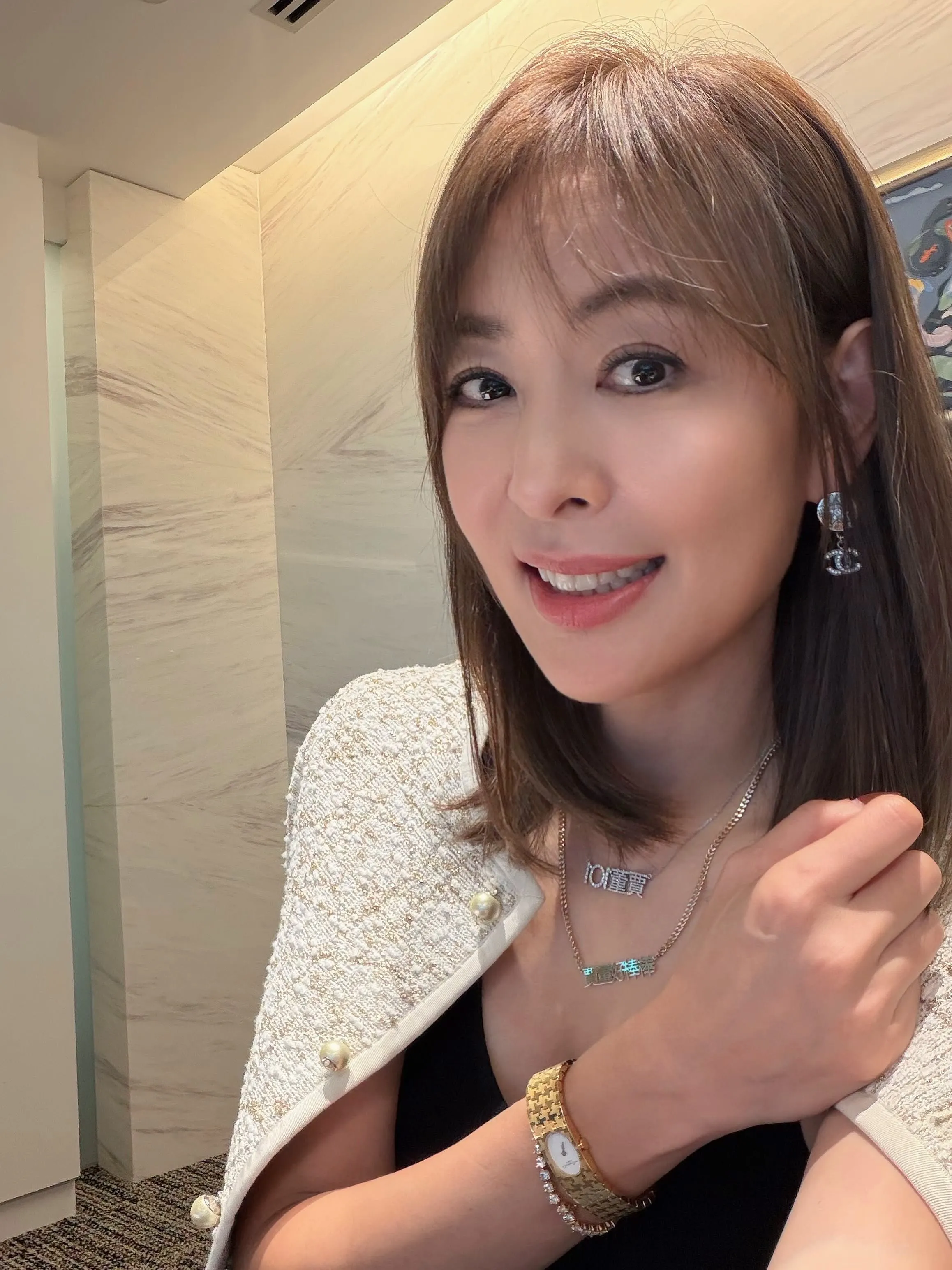 20261014-賈永婕（見圖）公開今（14）日立院備詢的精品穿搭。（取自賈永婕的跑跳人生臉書）