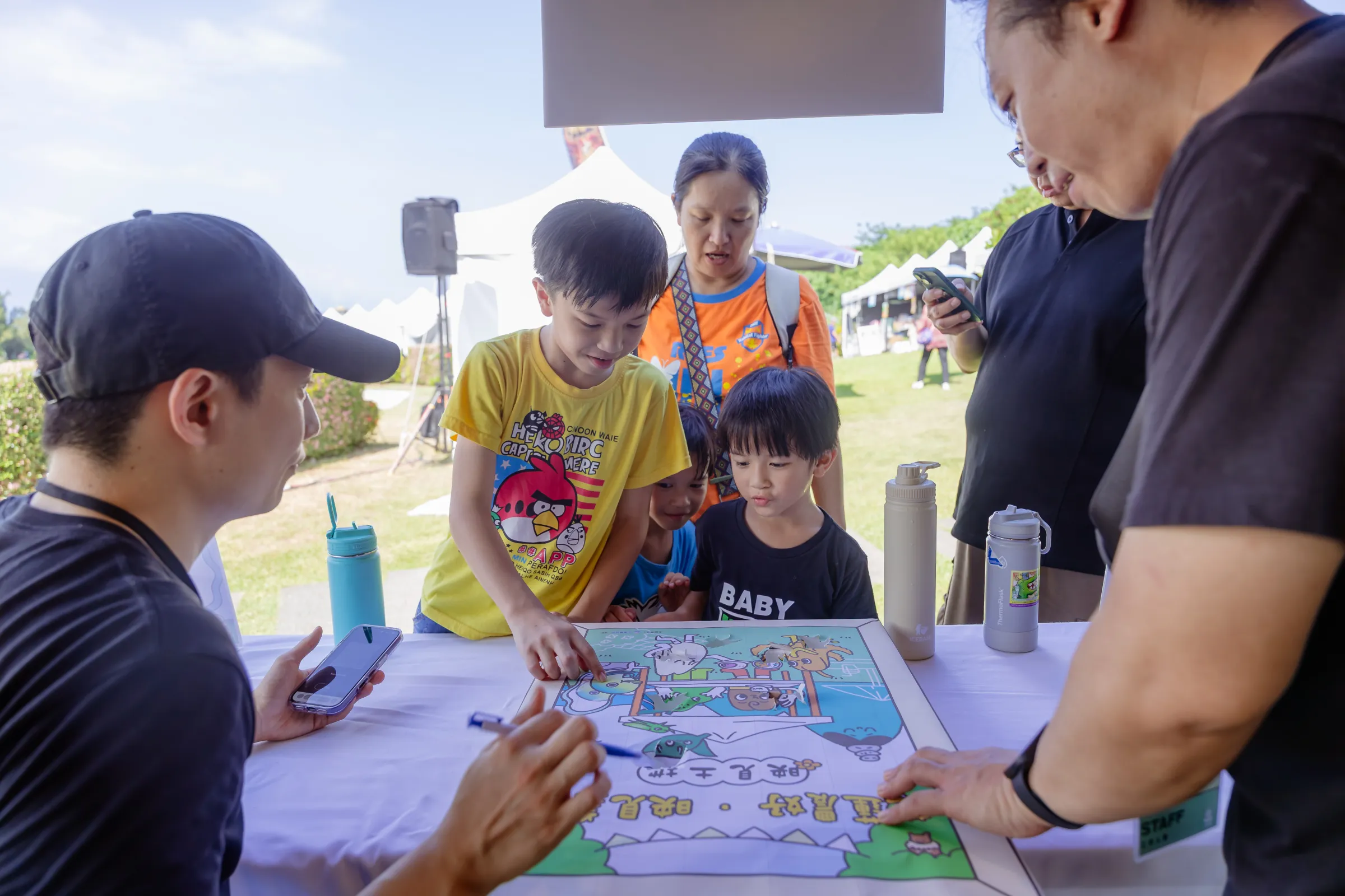 民眾踴躍參與映見土地市集主題活動（花蓮縣政府提供）