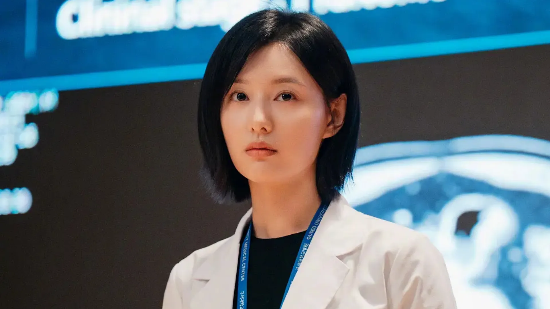 金智媛主演的全新韓劇《Doctor X：白色黑手黨時代》近日開播，劇中她化身天才外科醫師，憑藉高超醫術對抗醫院腐敗體制。（圖／取自imdb）
