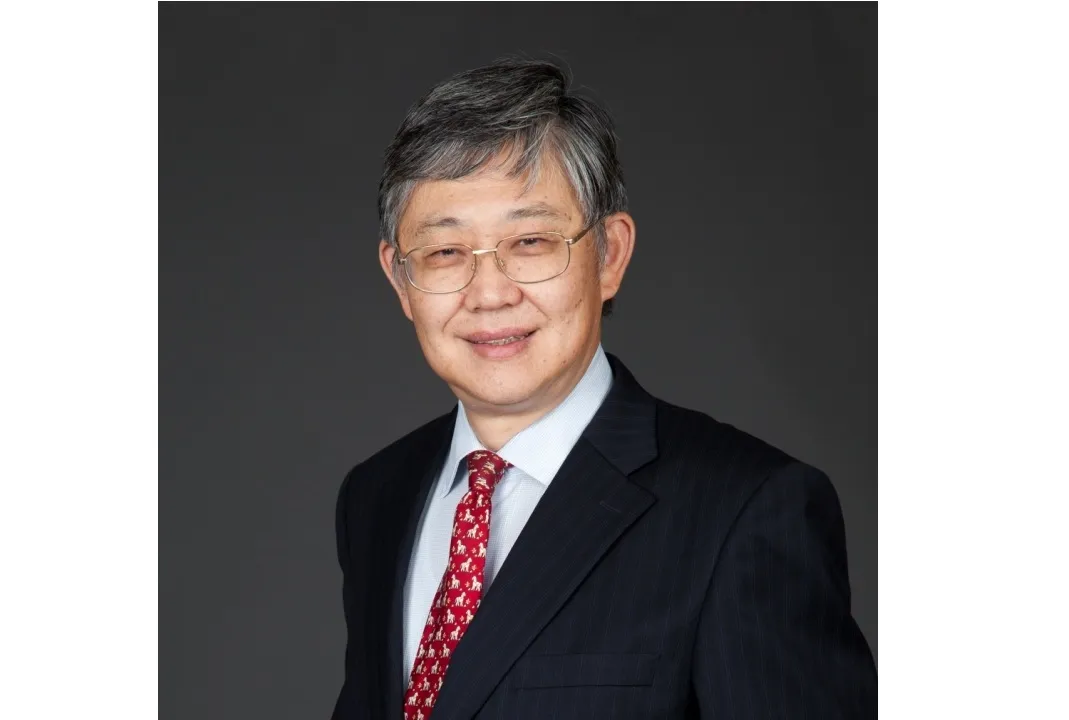 中原集團創辦人、香港免費報《am730》創辦人施永青10月9日在專欄發表〈避孕套的出現是生育率下降主因〉。（取自shihwingchingfoundation.org）