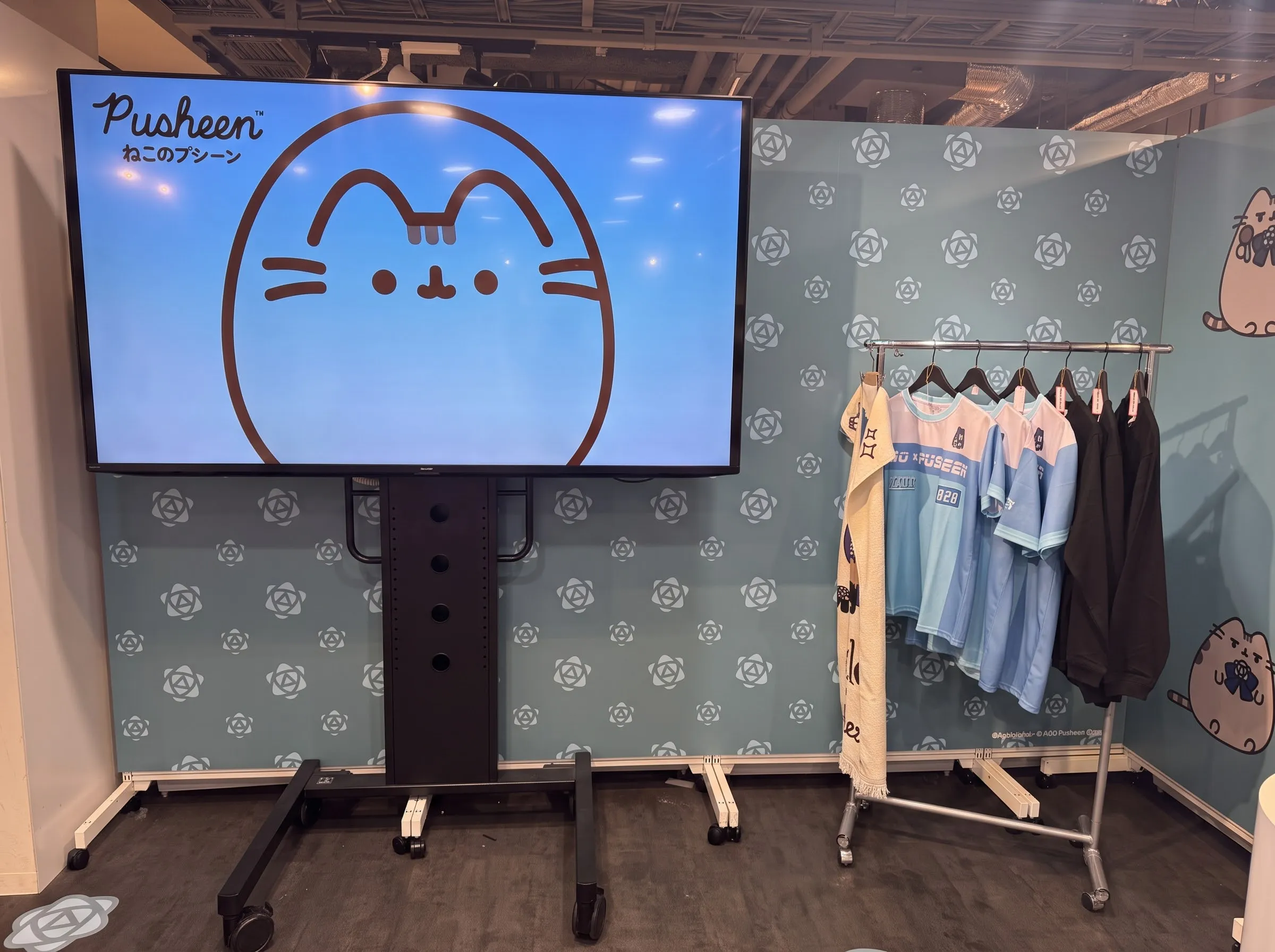 アメリカで高い人気を誇る猫キャラクター「Pusheen」が、熱烈なファンであるAdoとの初コラボPOP UPを渋谷で開幕し、日本市場におけるブランド本格展開を開始した。黃信維