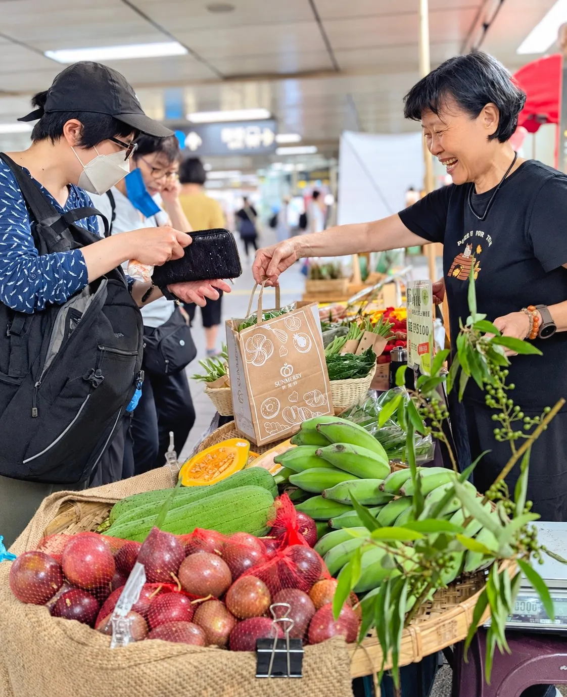在世界糧食日這天，號召消費者一起用行動支持友善農業。(圖片提供: 台灣肥料公司)