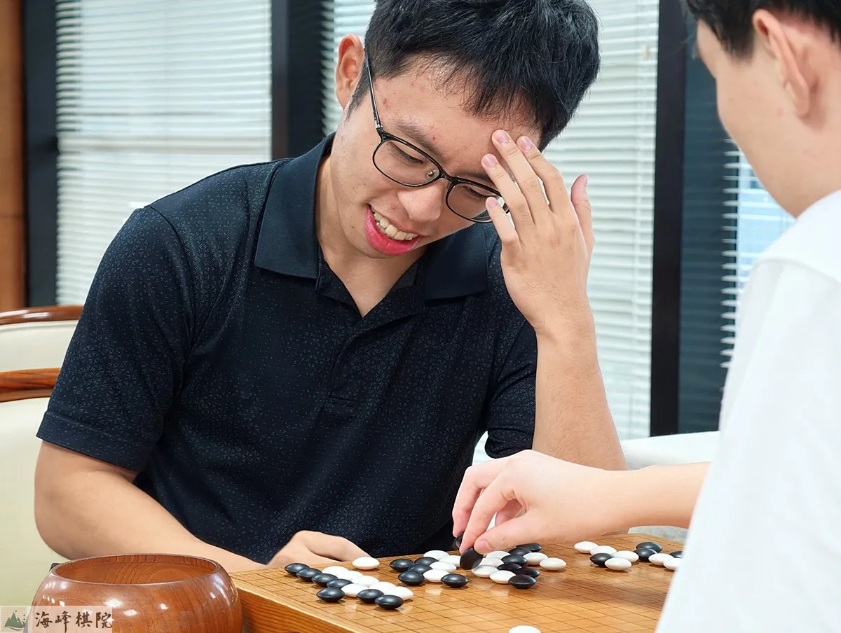 賴均輔碁聖。（海峰棋院）