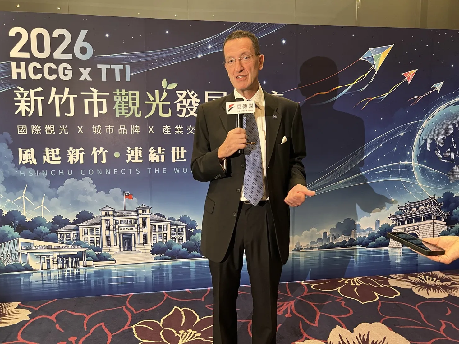 歐洲在台商務協會執行長何飛逸今(19)日，於「2026 HCCG x TTI新竹市觀光發展論壇」致詞後進行專訪。(圖/鄧亦涵攝)