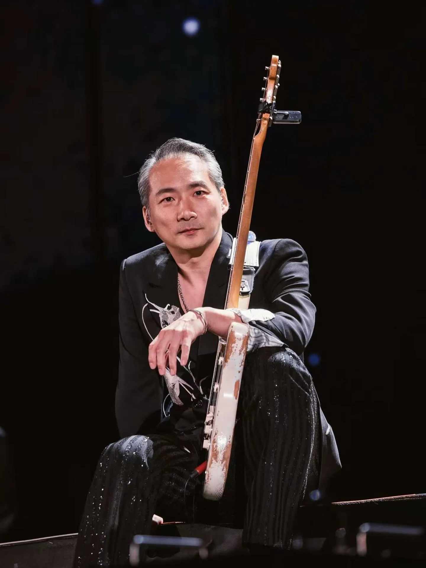 石頭2024年曾因腰椎滑脫兩度缺席五月天部分演出，健康狀況一直受到歌迷關心。（圖／翻攝自臉書@五月天石頭）
