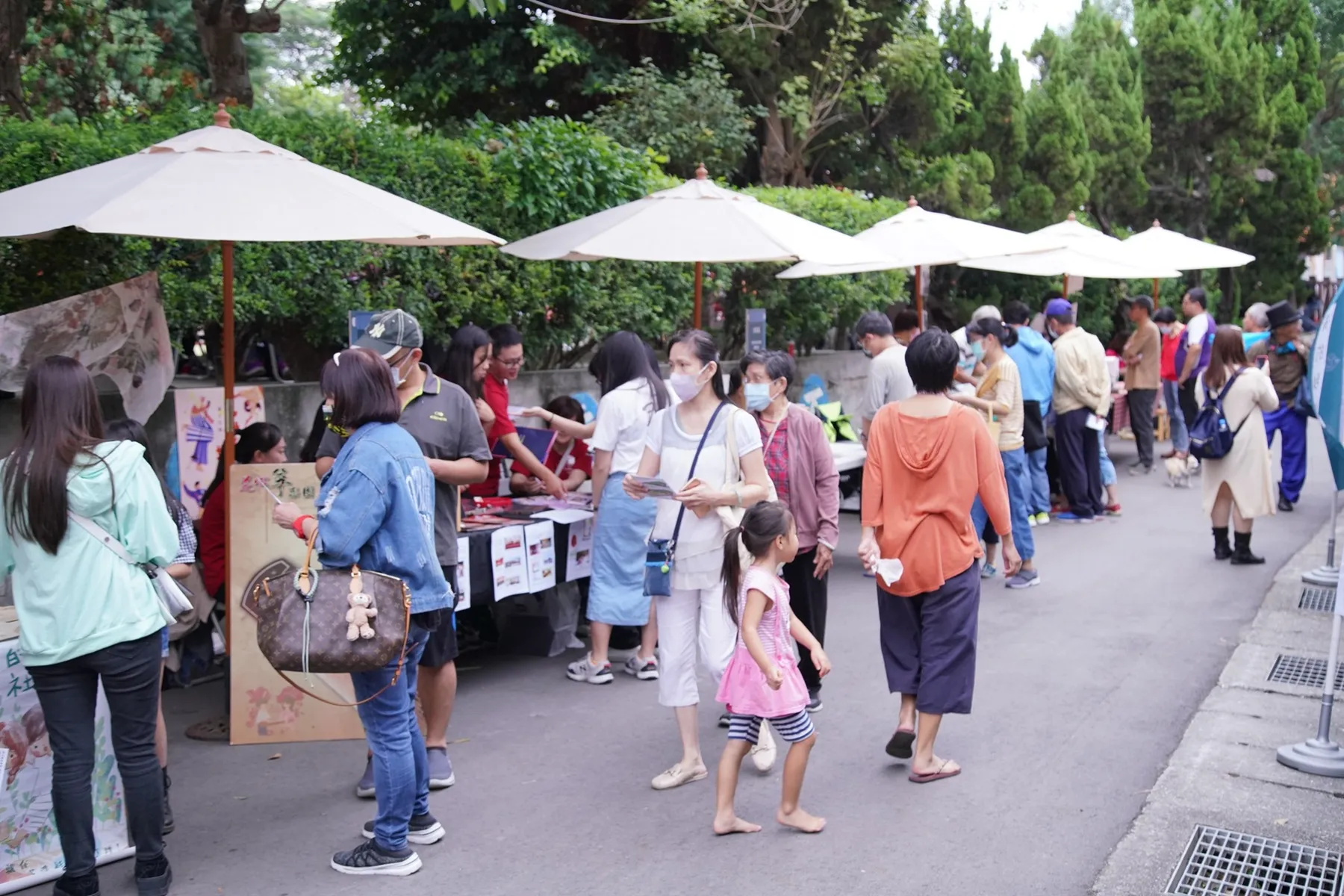 特色市集「集水小攤」匯集新北各地社造團隊，展現豐富的在地文化特色。(圖/新北市文化局)