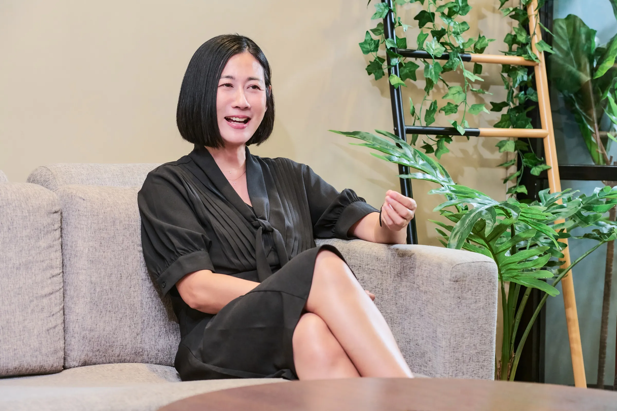林利霏確診大腸癌前曾出現便祕、血便等症狀，卻未察覺身體警訊。罹癌後，她重新檢視過往的生活習慣，也呼籲大眾重視身體變化、定期接受健康檢查。(攝影_蔡孝如)