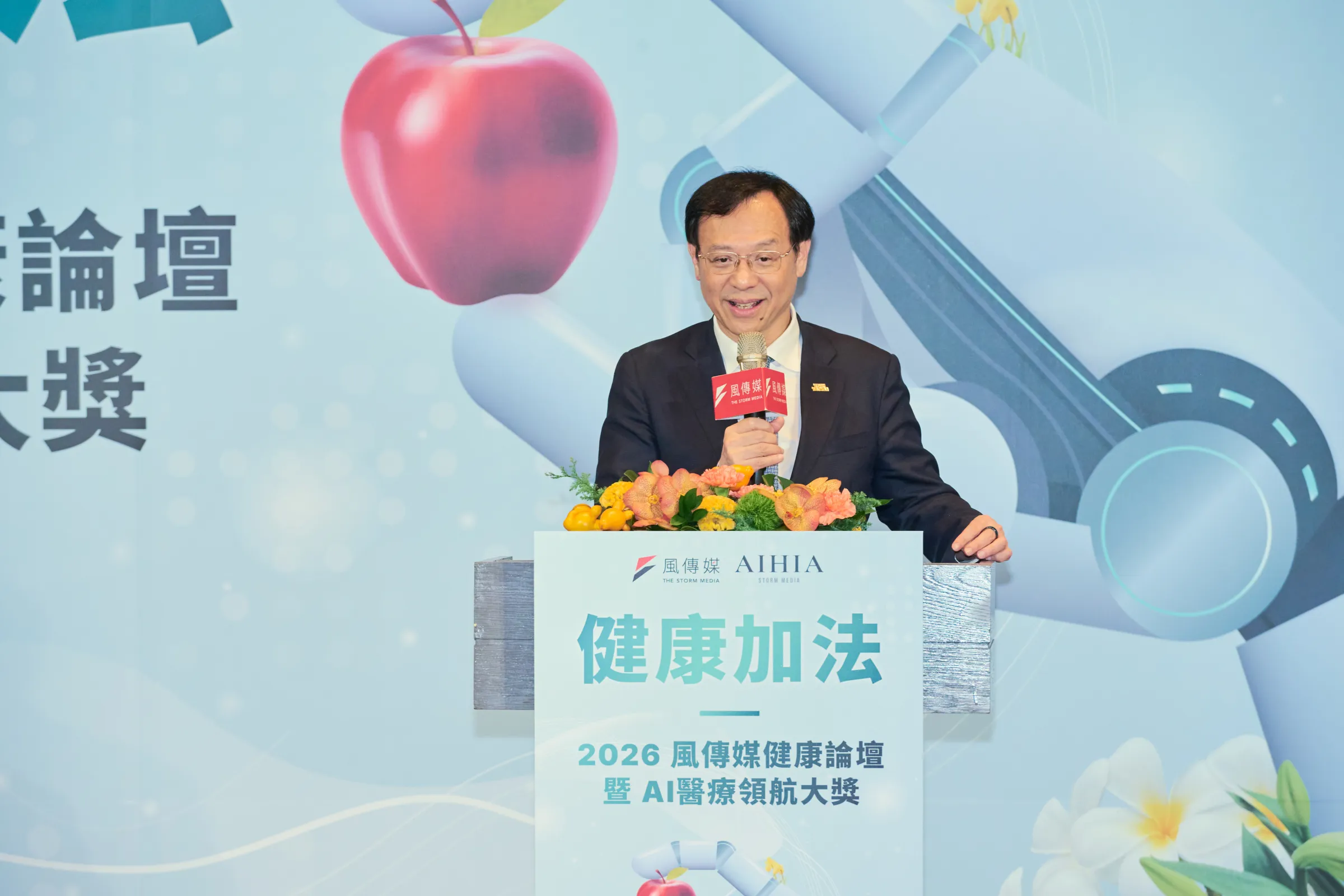 20261021-衛福部長石崇良20日出席「2026風傳媒健康論壇暨AI醫療領航大獎」，他在致詞時表示，醫療AI發展不只是技術問題，也不只是準確度高低，更重要的是能為民眾帶來什麼改變、解決哪些問題，以及創造什麼具體成果與價值。為推動醫療AI實際應用，衛福部將推動負責任AI、AI驗證及AI影響性評估三大中心，期盼結合台灣優質醫療體系，讓AI創造更多健康與醫療價值，打造台灣第二座「護國神山」。（蔡孝如攝）