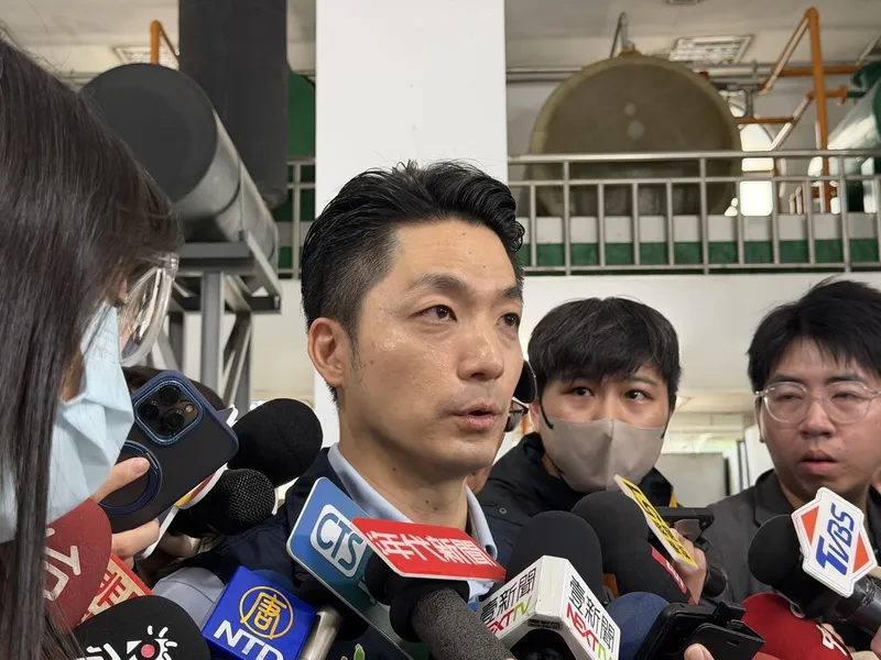 台北市長蔣萬安22日表示，傍晚會聽取氣象團隊最新預測，並依慣例於晚間8時宣布是否停班停課。（圖／中央社記者葉蓁芸攝）