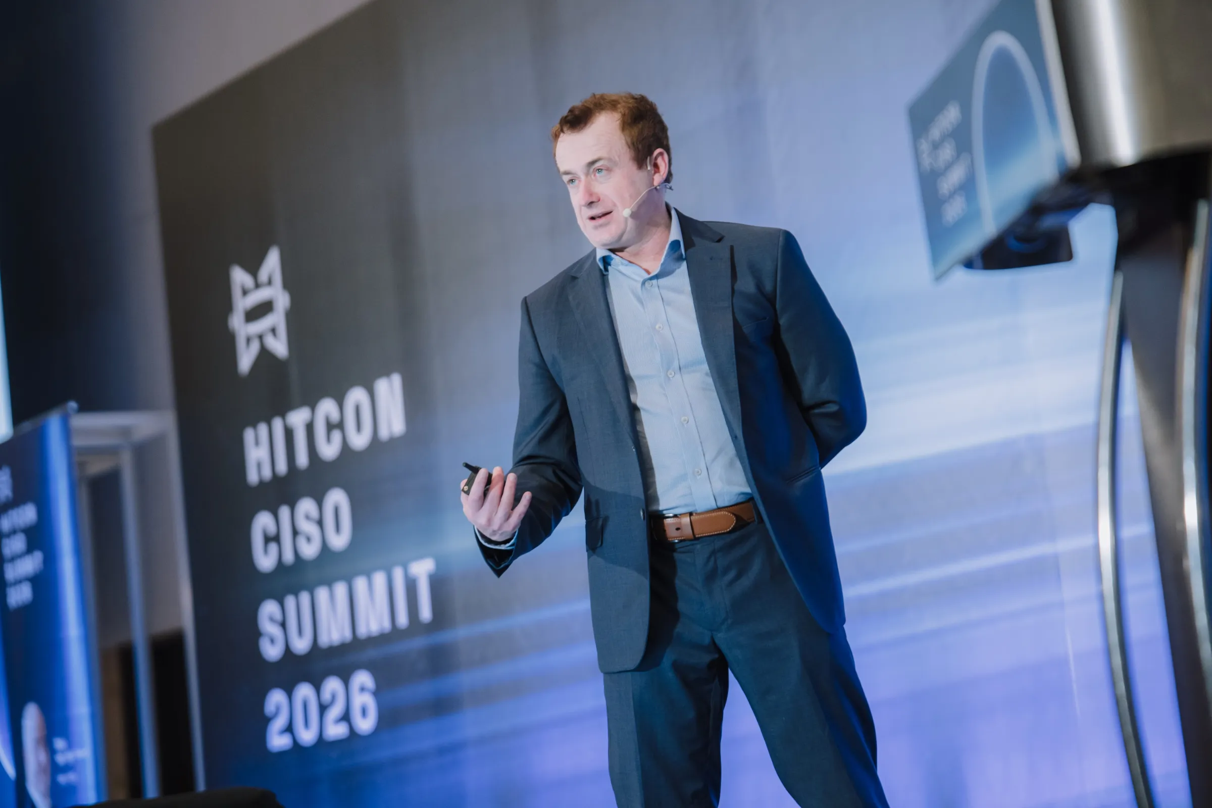 Google Threat Intelligence 技術長 Shane Huntley 將視角帶向 AI 驅動的網路戰場，探討面對逐漸自主化、自動化的攻擊能力，防禦端如何運用威脅情報與主動防禦，在攻擊者採取行動之前更快識別及回應威脅。（台灣駭客協會提供）