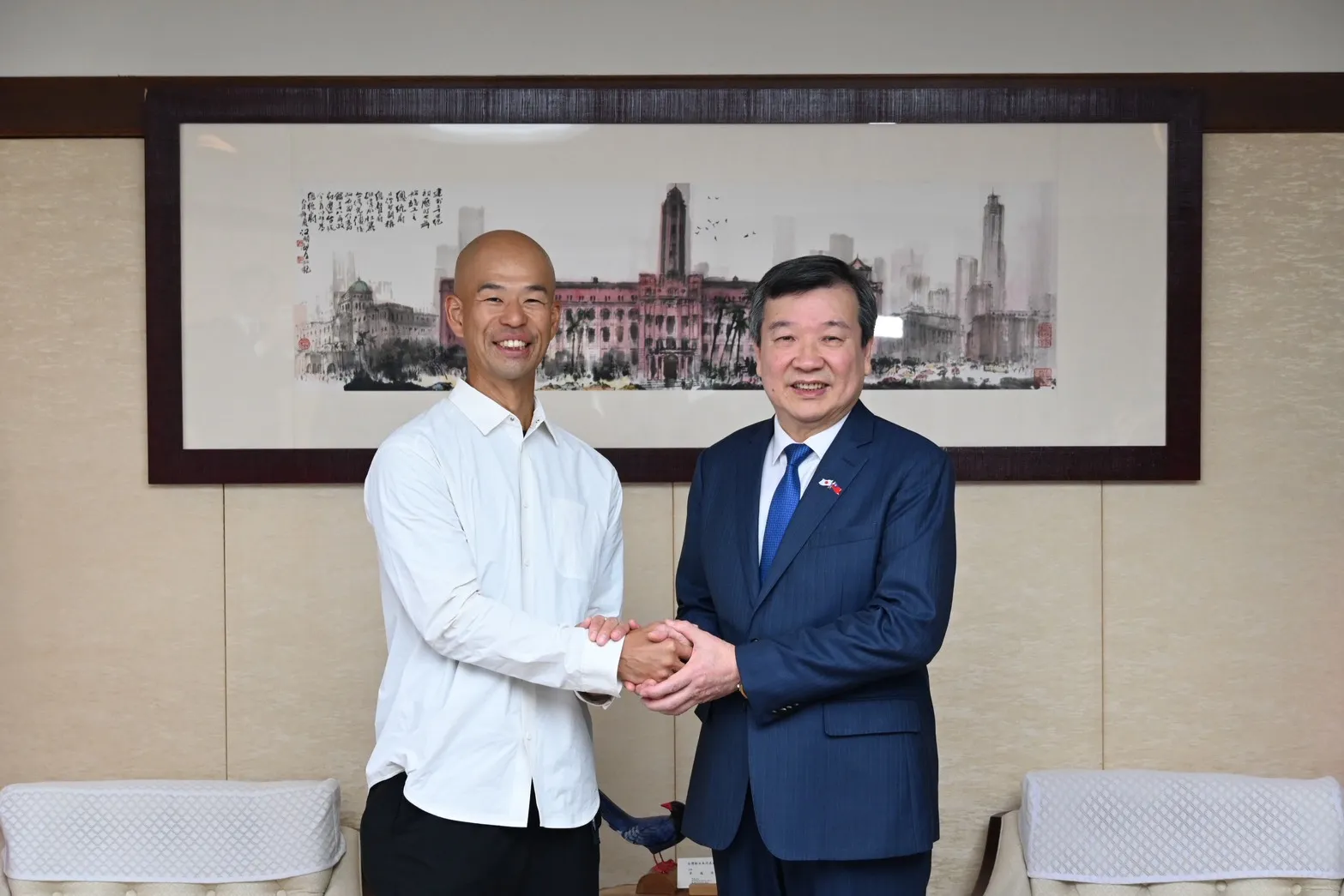 登山家の田中陽希氏が外国人初となる約4か月での「台湾百岳」全山踏破に挑戦するため駐日代表処を訪問し、歴史的快挙への全面支援と期待が寄せられた。駐日台北経済文化代表処