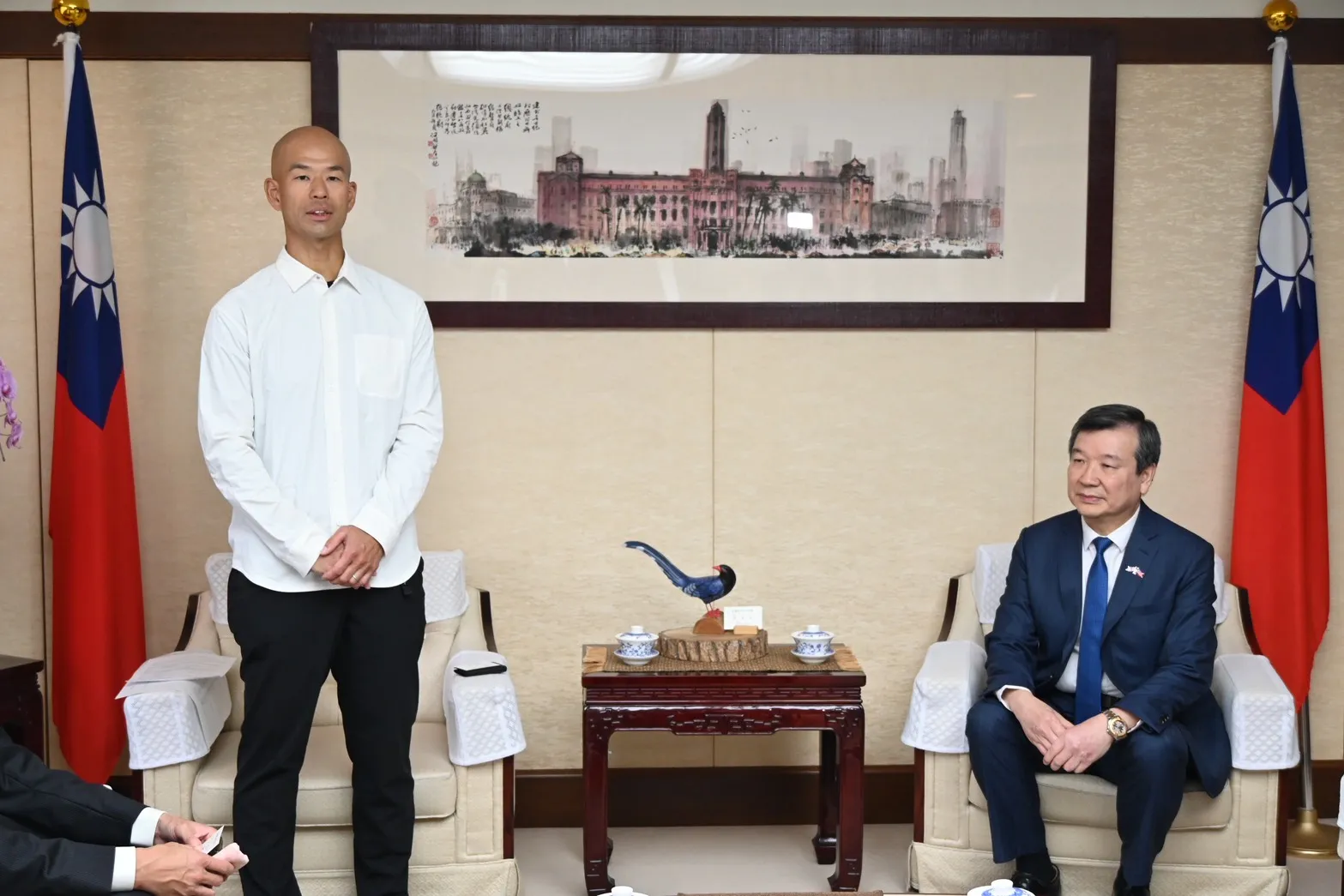 登山家の田中陽希氏が外国人初となる約4か月での「台湾百岳」全山踏破に挑戦するため駐日代表処を訪問し、歴史的快挙への全面支援と期待が寄せられた。駐日台北経済文化代表処