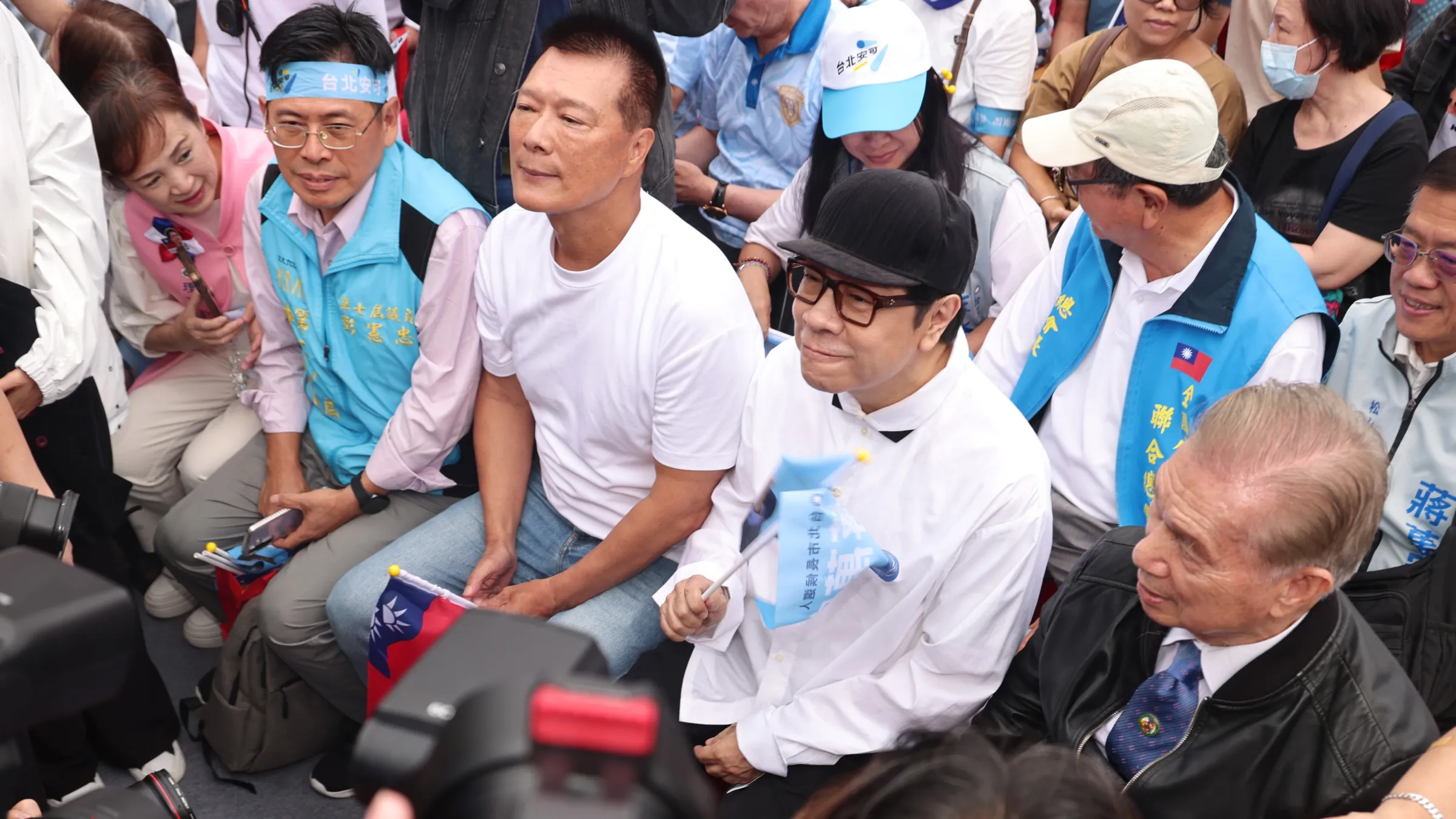 20261026-蔡康永（右二）26日出席台北市長蔣萬安競總成立大會。（顏麟宇攝）
