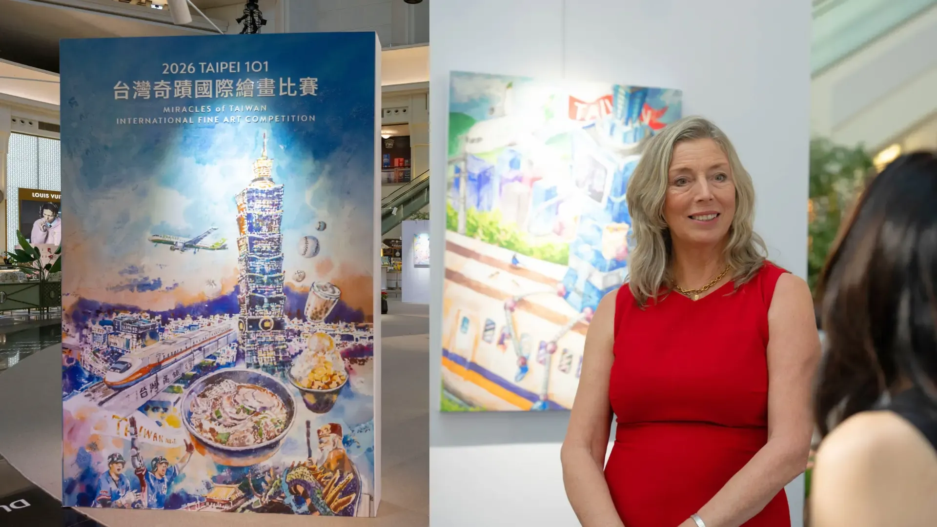 英國插畫家Julia Gash到台北101參觀得獎作品，並與創作者交流。（圖／網路溫度計Daily View提供）