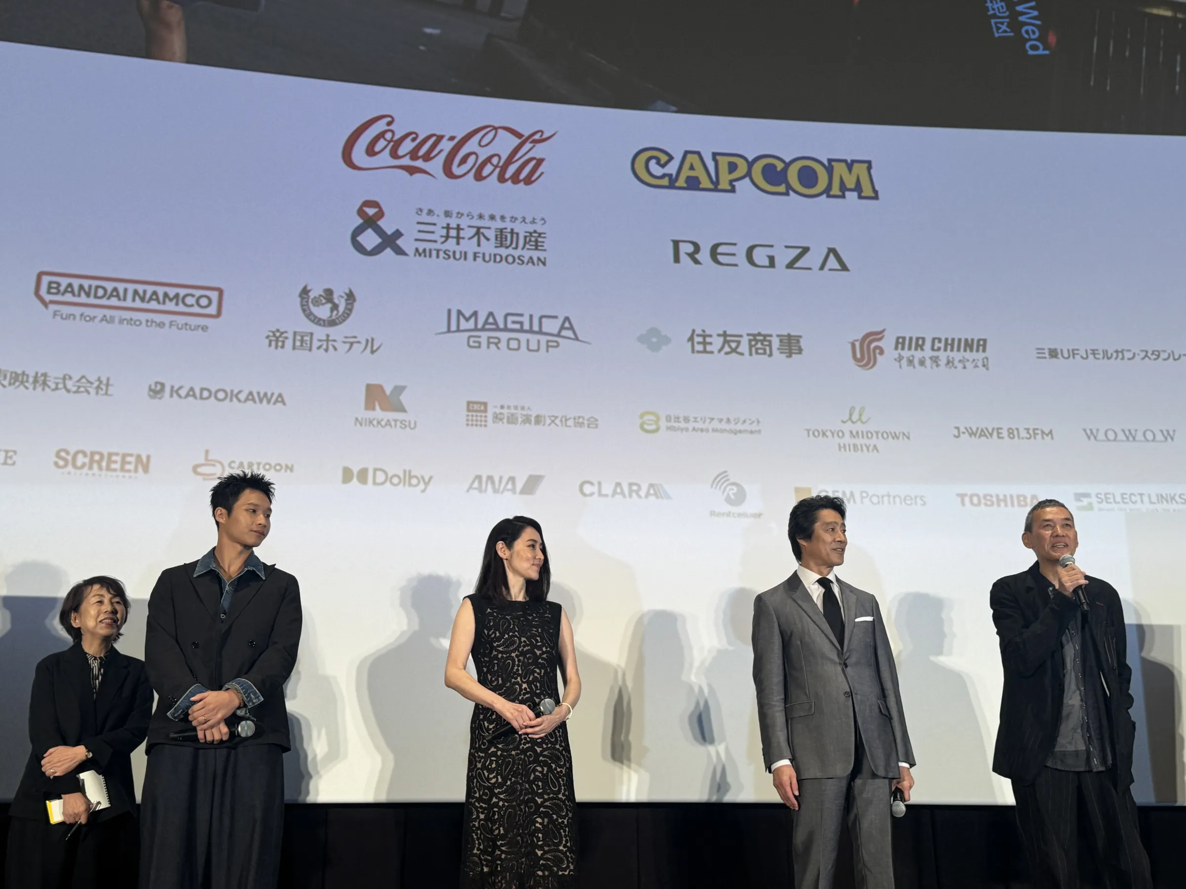 SABU監督が20年の構想を経て日台合作で完成させた映画『記憶ゼロ』が東京国際映画祭で公式上映され、堤真一が初の台湾ロケで見せたスマホ翻訳への驚きや盟友ならではの擬音演出、台風直撃の舞台裏、58バージョンに及んだ編集秘話などを豪華キャスト陣とともに明かした。黃信維