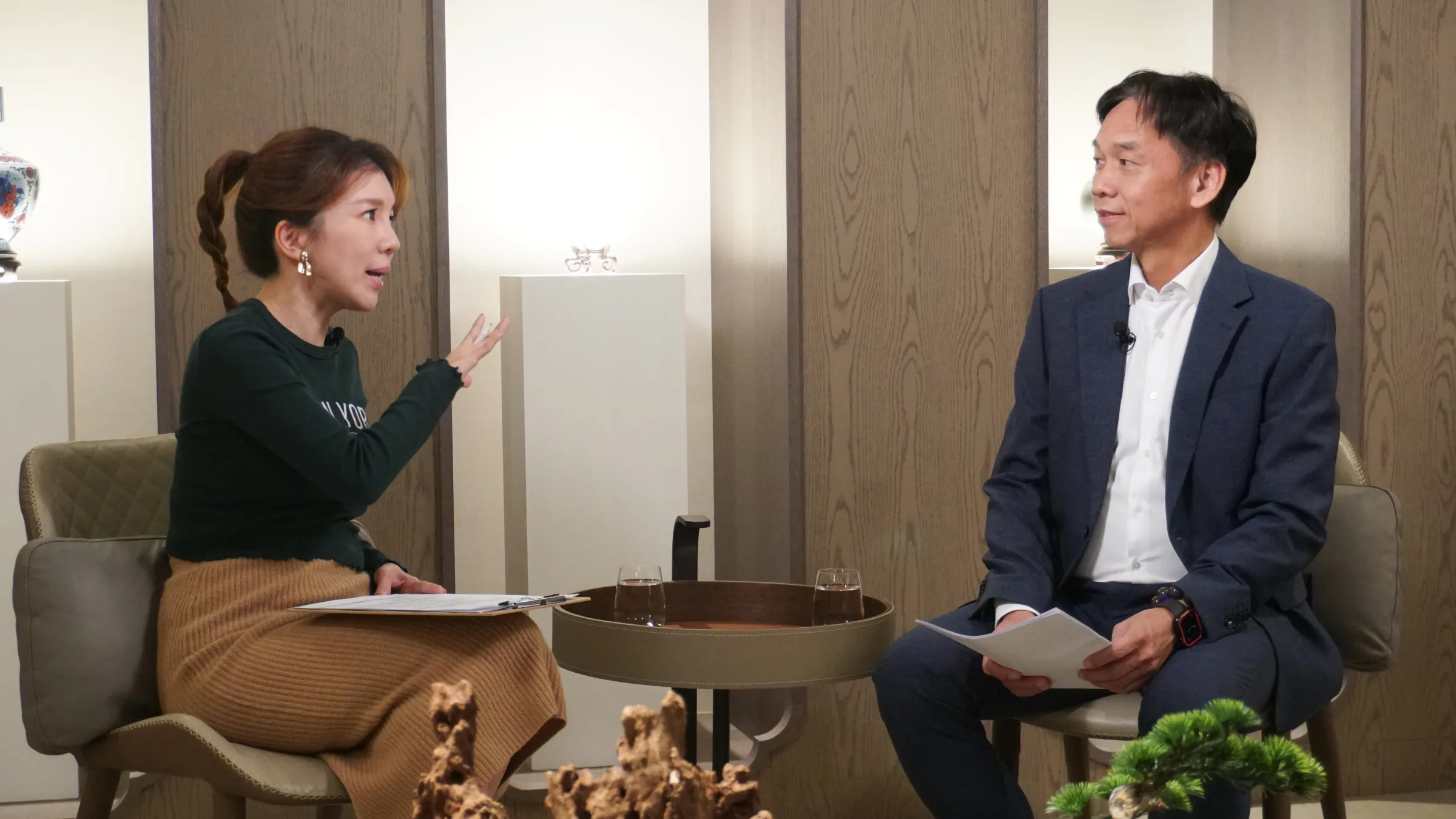 20261028-行政院國發基金創業投資審議會委員張錫（右）出席「下班國際線」訪談。(蔡親傑攝)