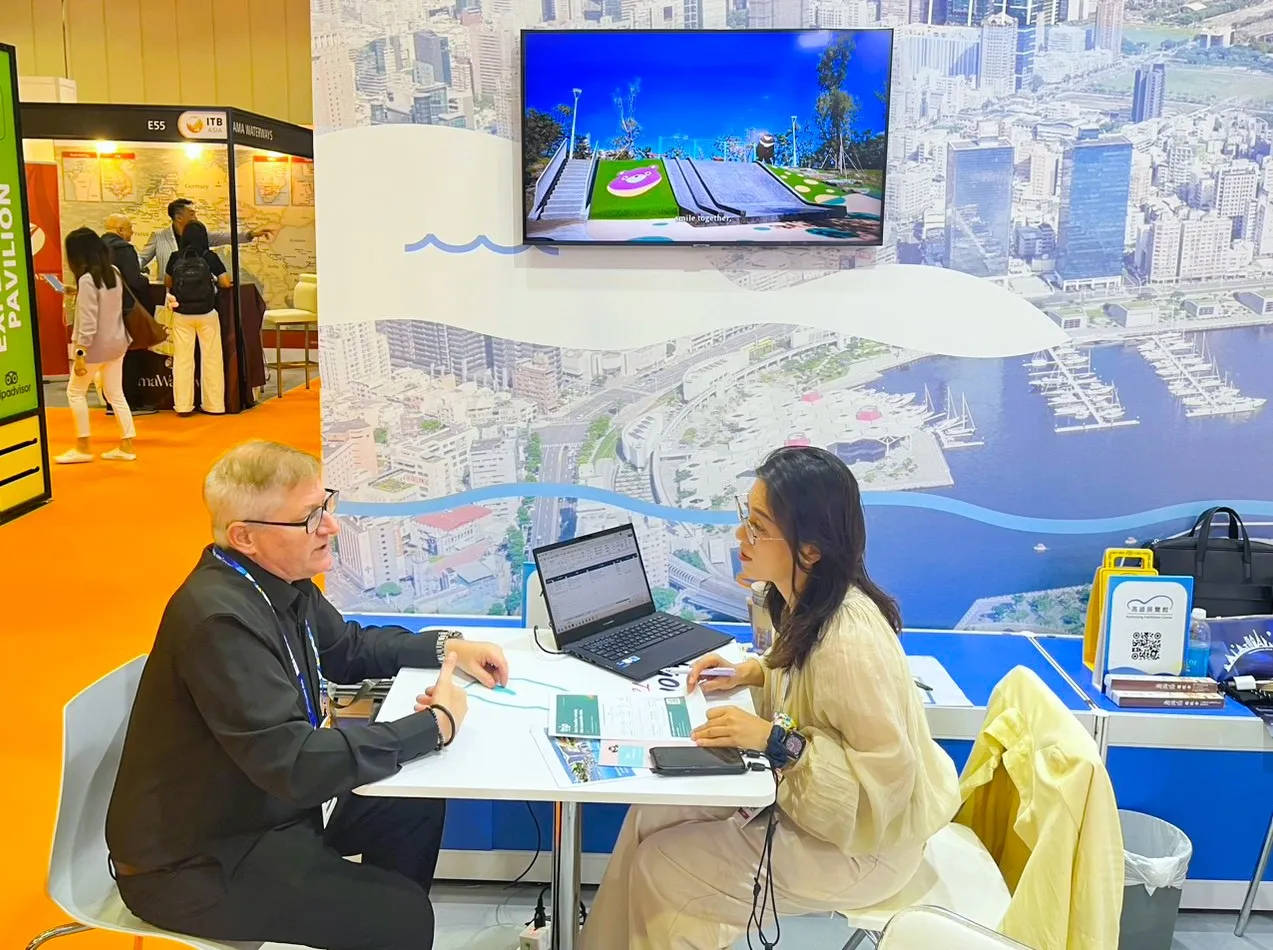 圖說：市府團隊參加「2026亞洲國際旅遊展（ITB Asia）」，與來自18國、逾44位國際買主交流，積極爭取國際會議、展覽及獎勵旅遊（MICE）活動落地高雄。(圖/財團法人台灣經濟研究院提供)