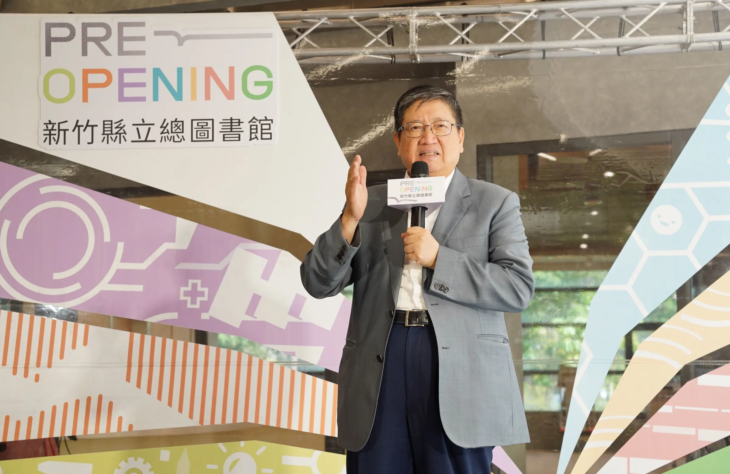 縣長楊文科表示，總圖是眾人集思廣益、協調出的最佳典範，打造出兼具閱讀、藝術與生活美學的空間。（圖／新竹縣政府提供）