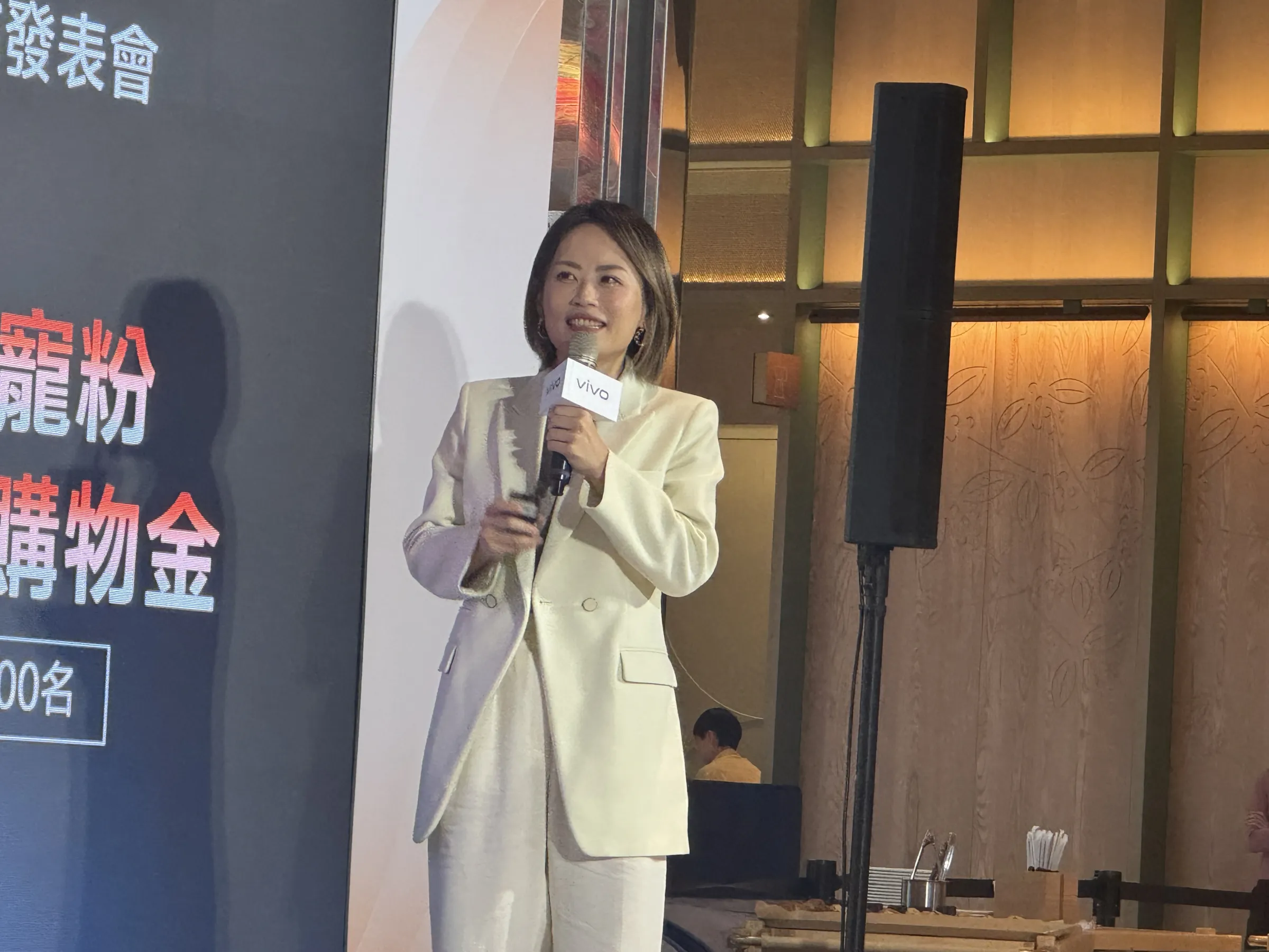 vivo台灣區總經理陳怡婷表示，記憶體價格漲勢預期至少延續至2027年第一季，甚至可能更長，品牌將調整產品布局，資源集中在中高階市場。（劉芯衣攝）