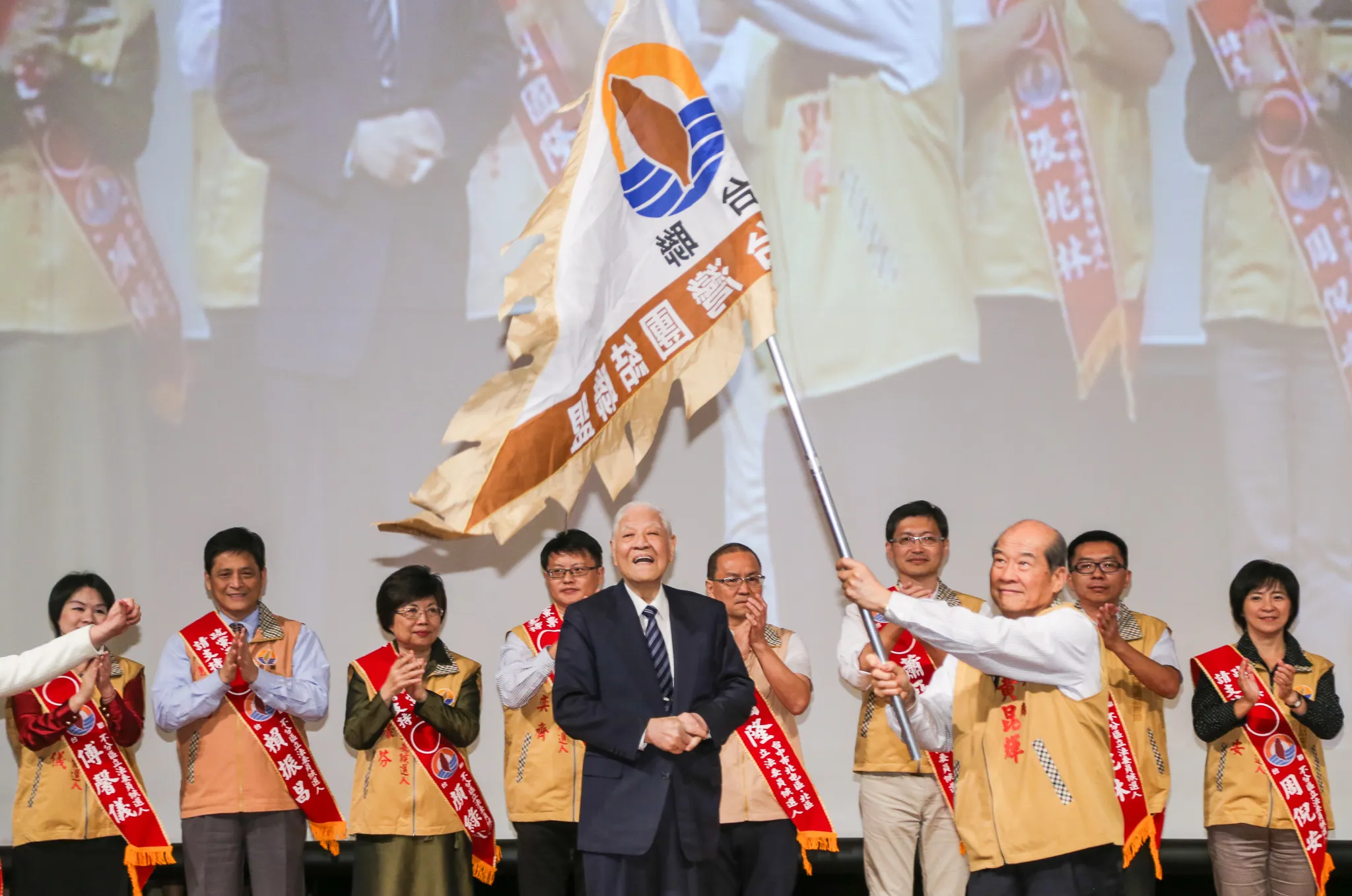 20151120-台聯十四周年黨慶公布不分區.李登輝和台聯黨主席黃昆輝.（陳明仁攝）