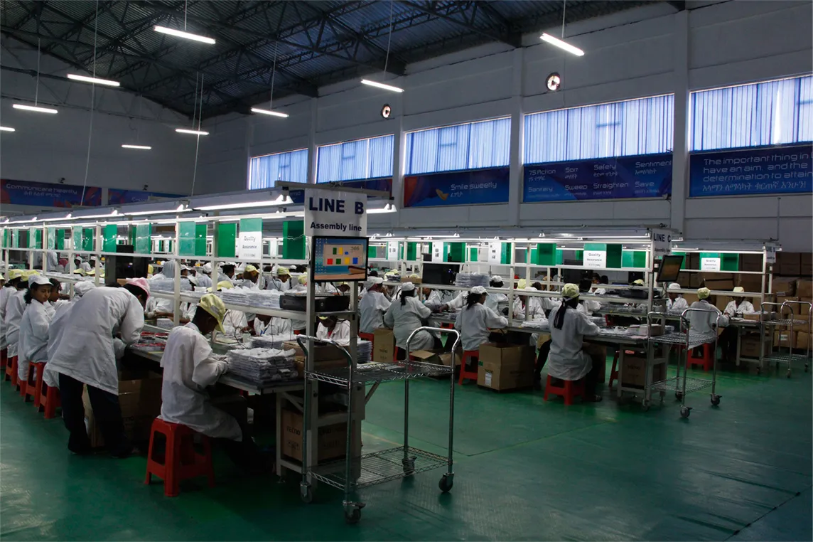 中國手機品牌傳音（Transsion）攻占非洲市場，圖為旗艦品牌Tecno在衣索比亞的工廠（翻攝傳音官網）