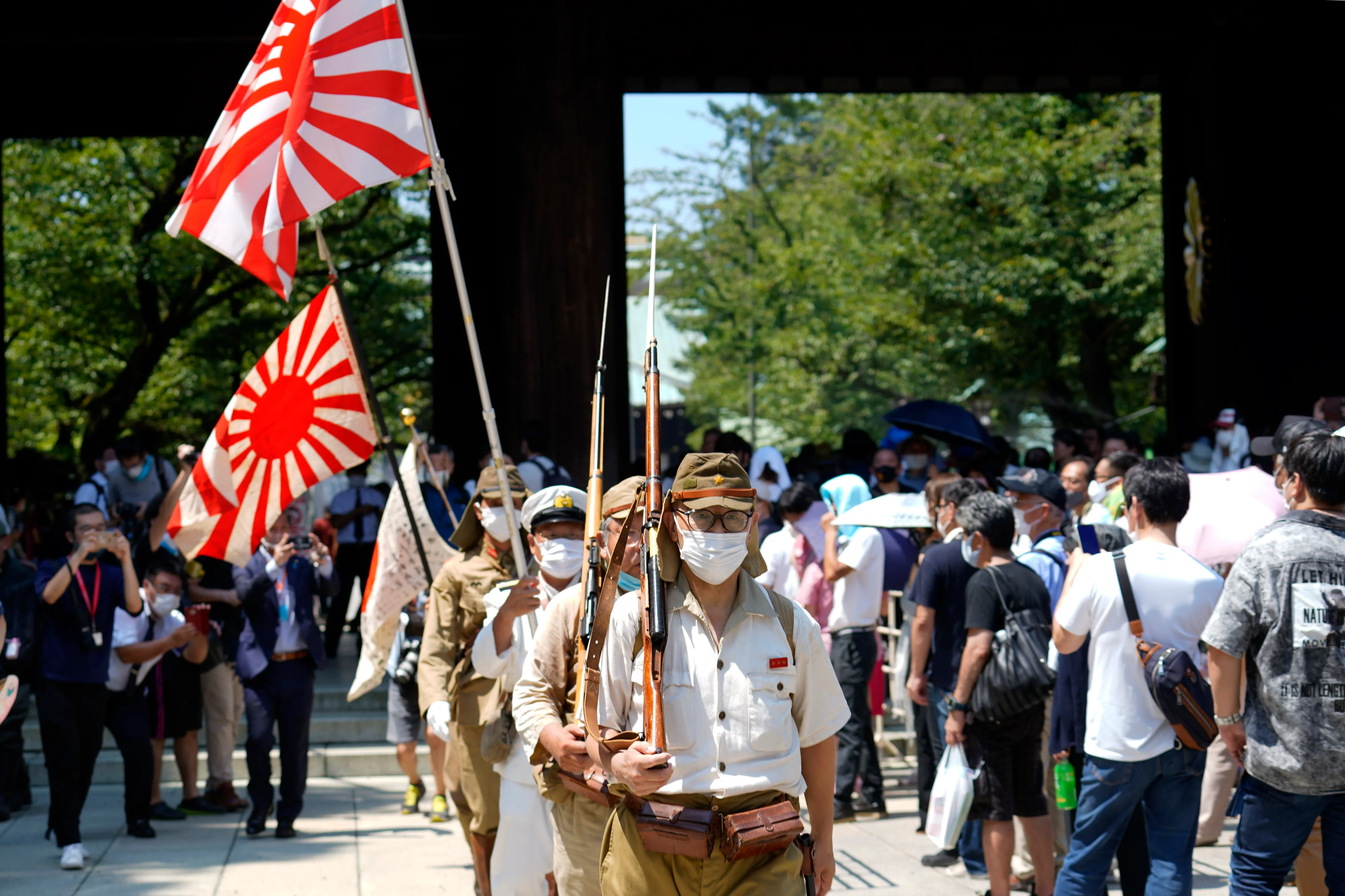 2020年8月15日、二戦終戦75周年、日本極右派分子靖国神社参拜（AP）