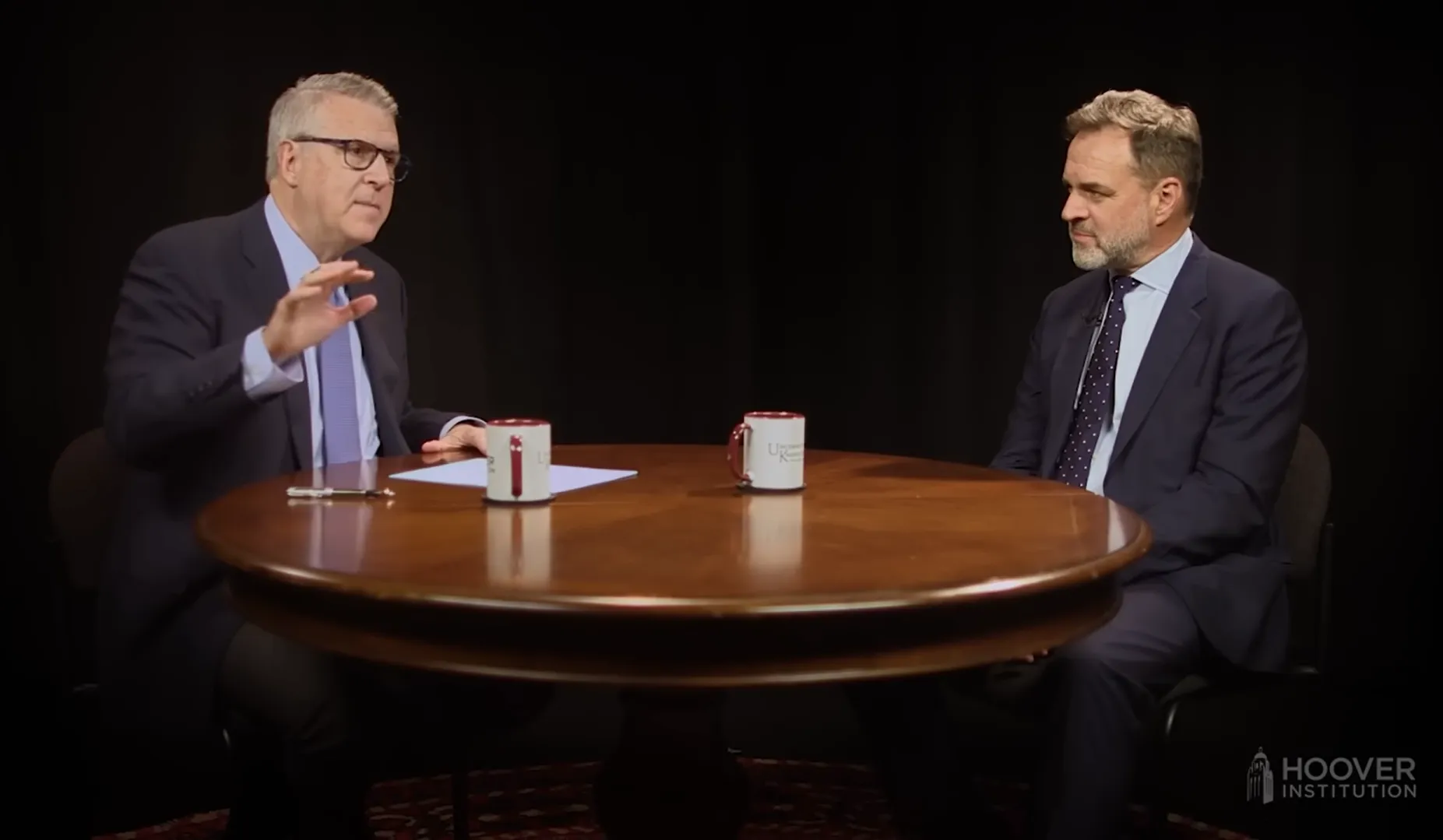 歷史學者弗格森（Niall Ferguson, 右）認為美中進入冷戰2.0，中國五、六年內會封鎖台灣。（翻拍自YouTube《罕見知識》）