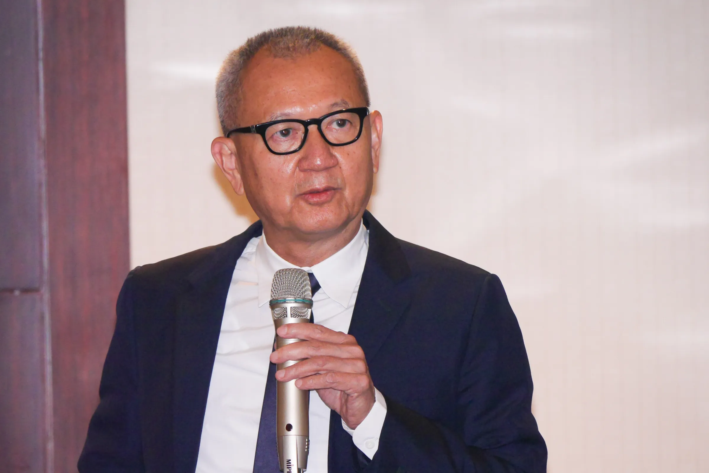 20221103-國巨舉行併購法說會，圖為董事長陳泰銘發言。（蔡親傑攝）