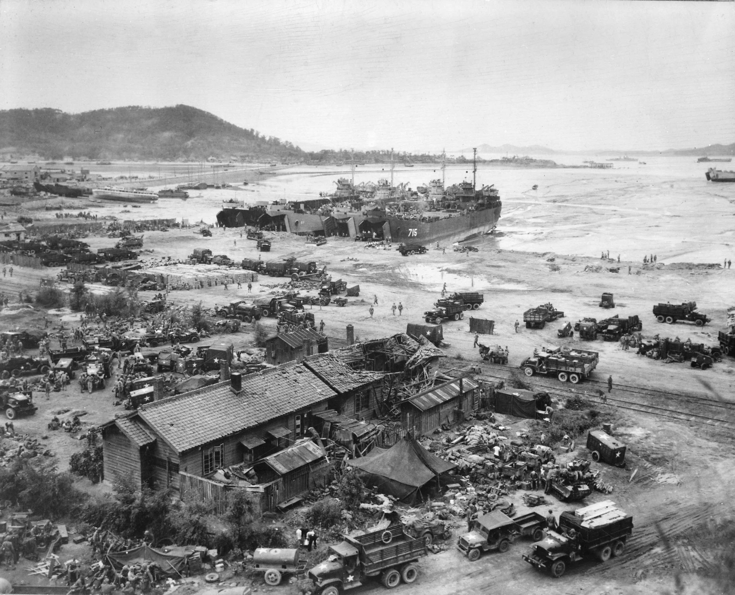 1950年9月15日，聯合國軍在麥克阿瑟指揮下發動仁川登陸，切斷南侵北韓部隊的後路。（維基百科／公有領域）