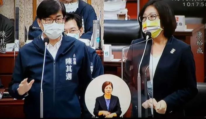 高市議員康裕成總質詢表示，期盼市民贊成「18歲公民權」公投，投票同意18歲少年人參與選舉。（圖/翻攝康裕成臉書）