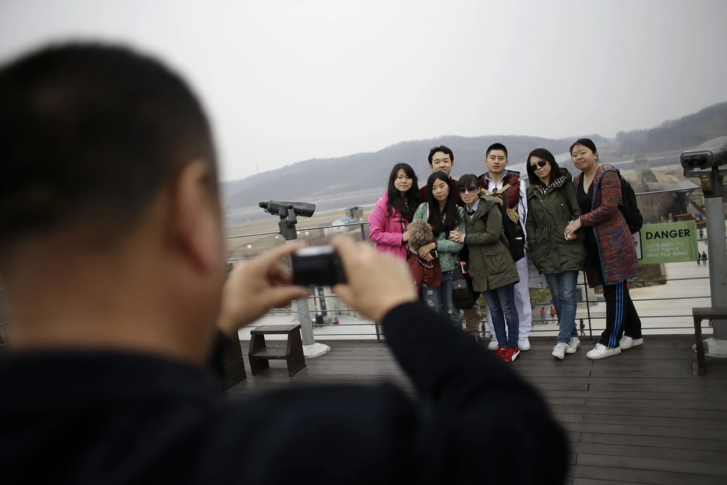 中國遊客是南韓旅遊業主力，一旦中國發動全面封殺，南韓經濟損失將非常可觀（AP）