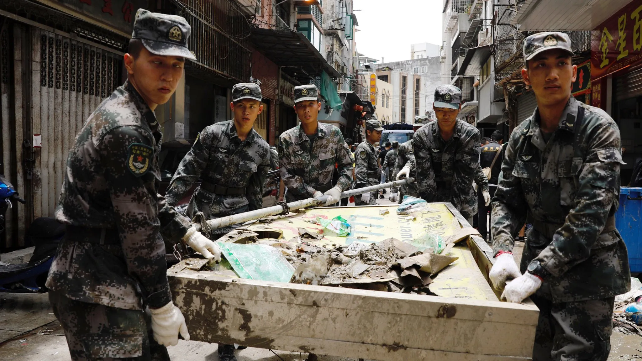 強颱風天鴿：中國批准解放軍首次介入澳門救災工作