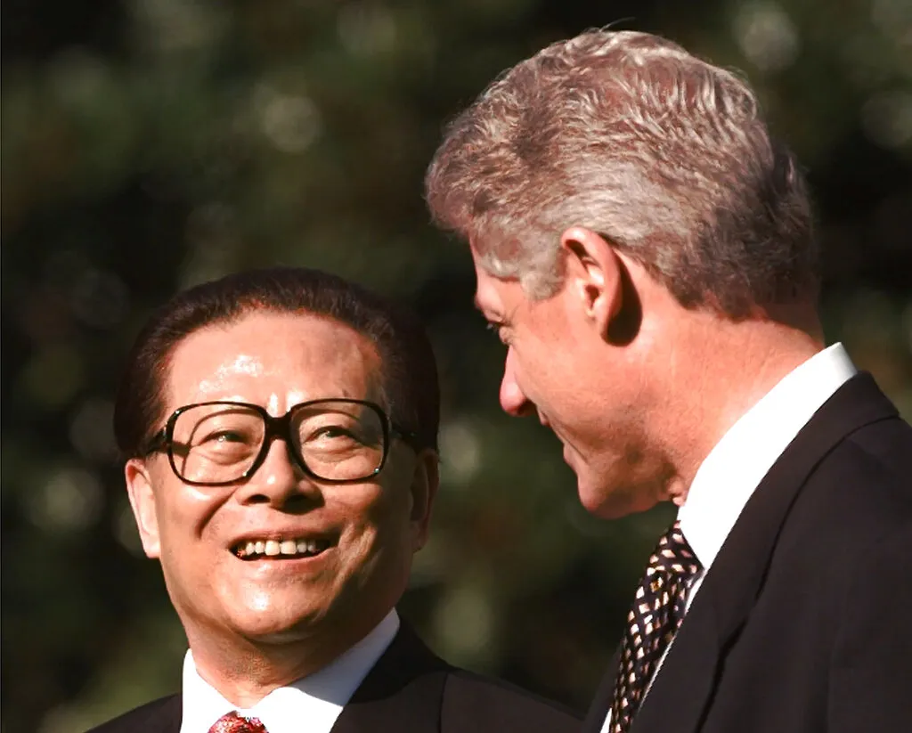 1997年10月，中國國家主席江澤民訪美，在白宮與柯林頓會晤。（美聯社）