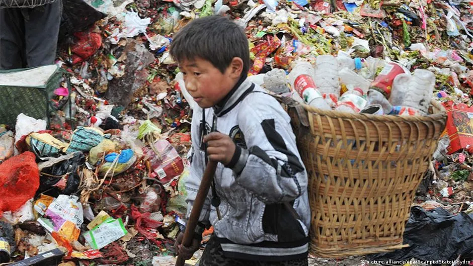 違規使用政府扶貧資金 近千人遭問責