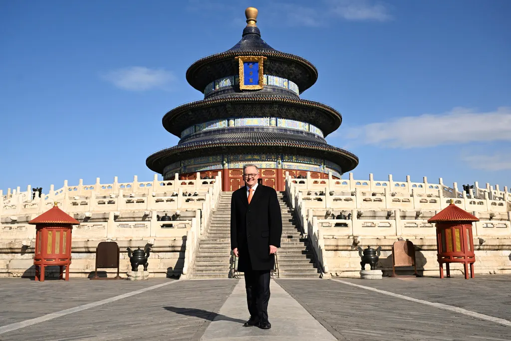 2023年11月6日,澳洲總理艾班尼斯在北京天壇留影。(美聯社)