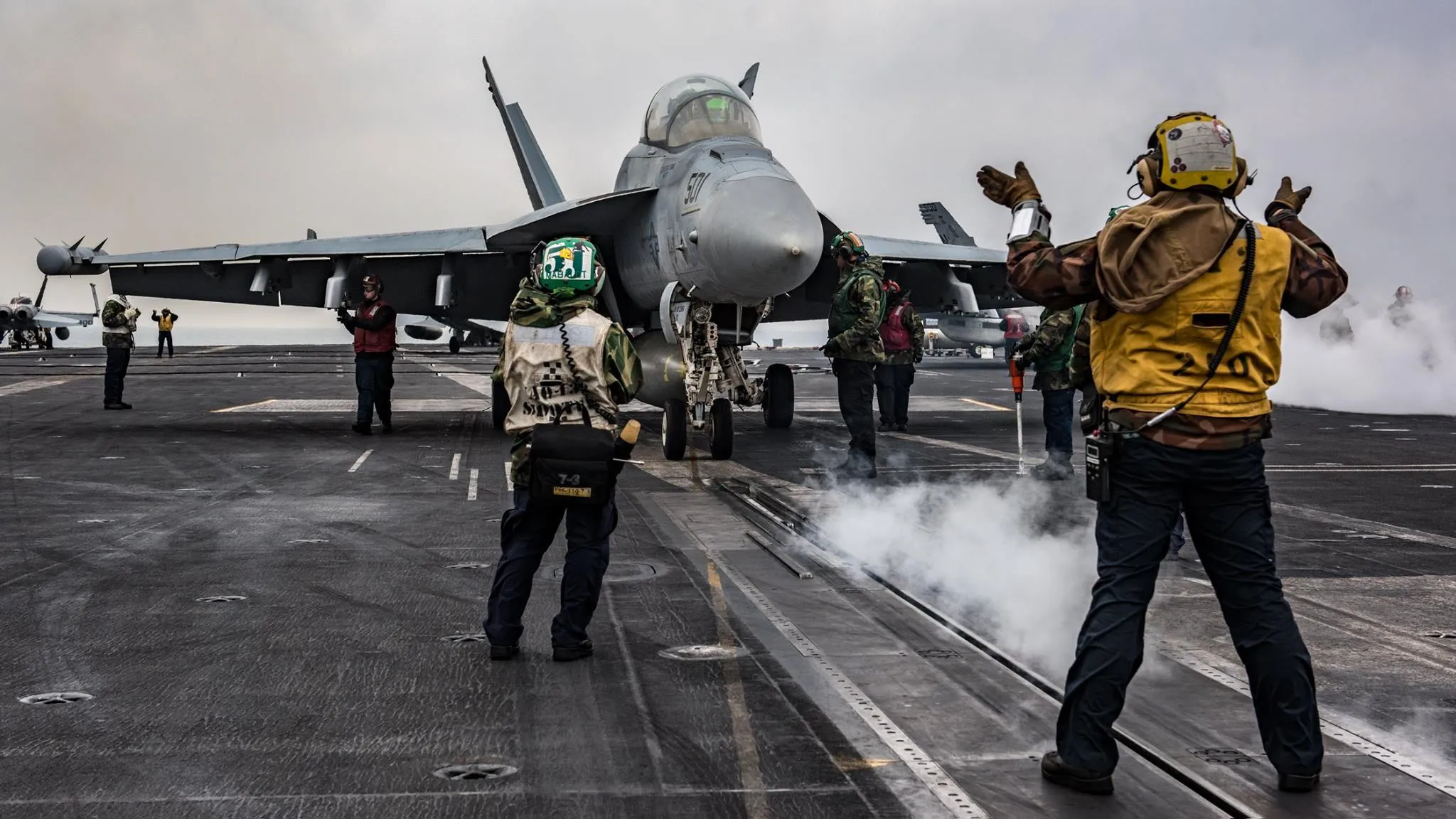 美軍卡爾文森號航母甲板上的EA-18G電戰機。(卡爾文森號臉書)