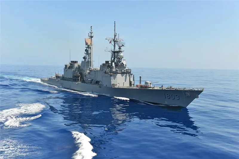 海軍基隆級驅逐艦(紀德艦)「左營號」(海軍臉書)