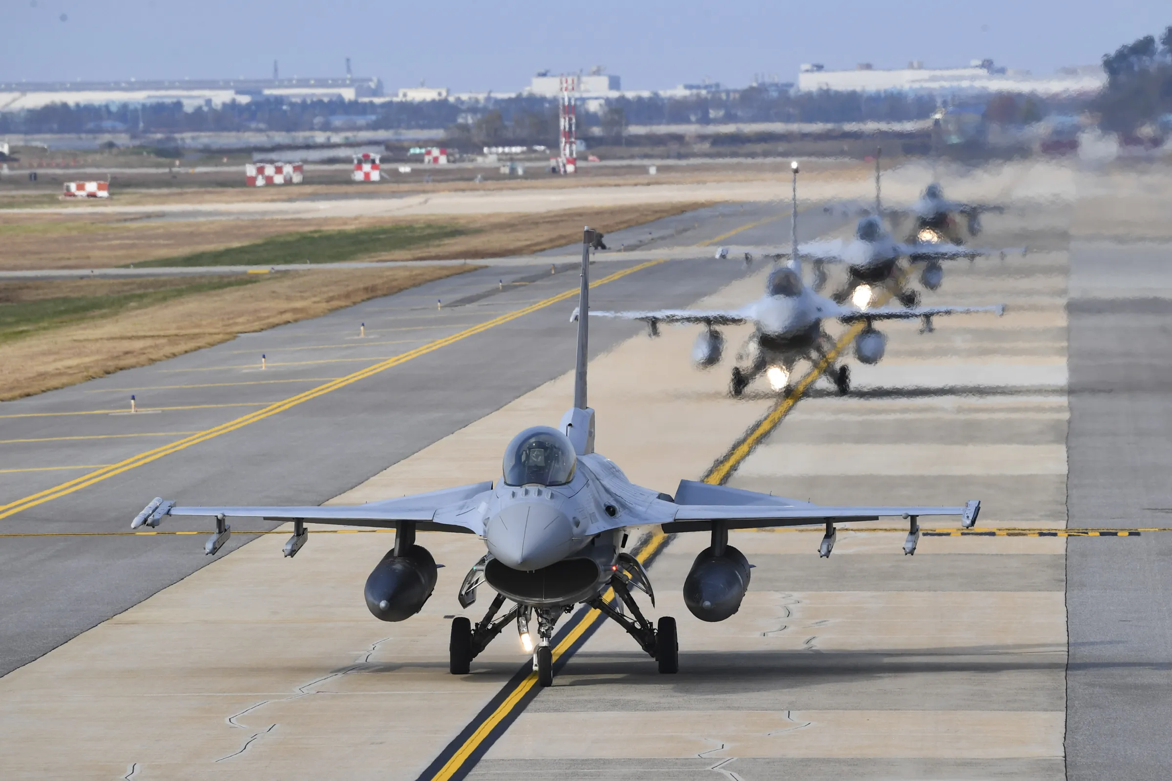 2022年11月,朝鮮半島戰雲密布,南韓空軍KF-16戰機備戰(AP)