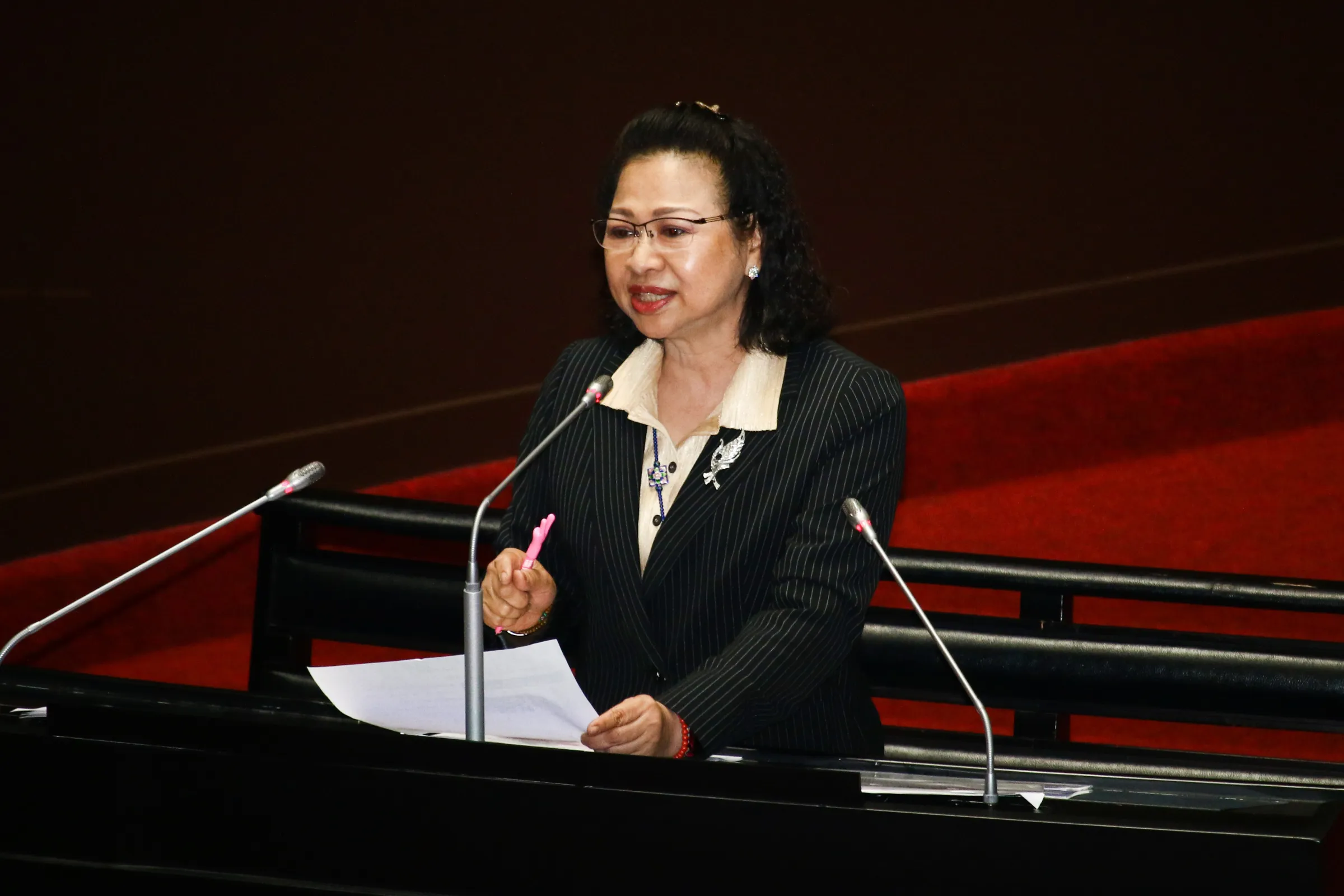 20230407-立委廖婉汝於立院議場質詢。(蔡親傑攝)