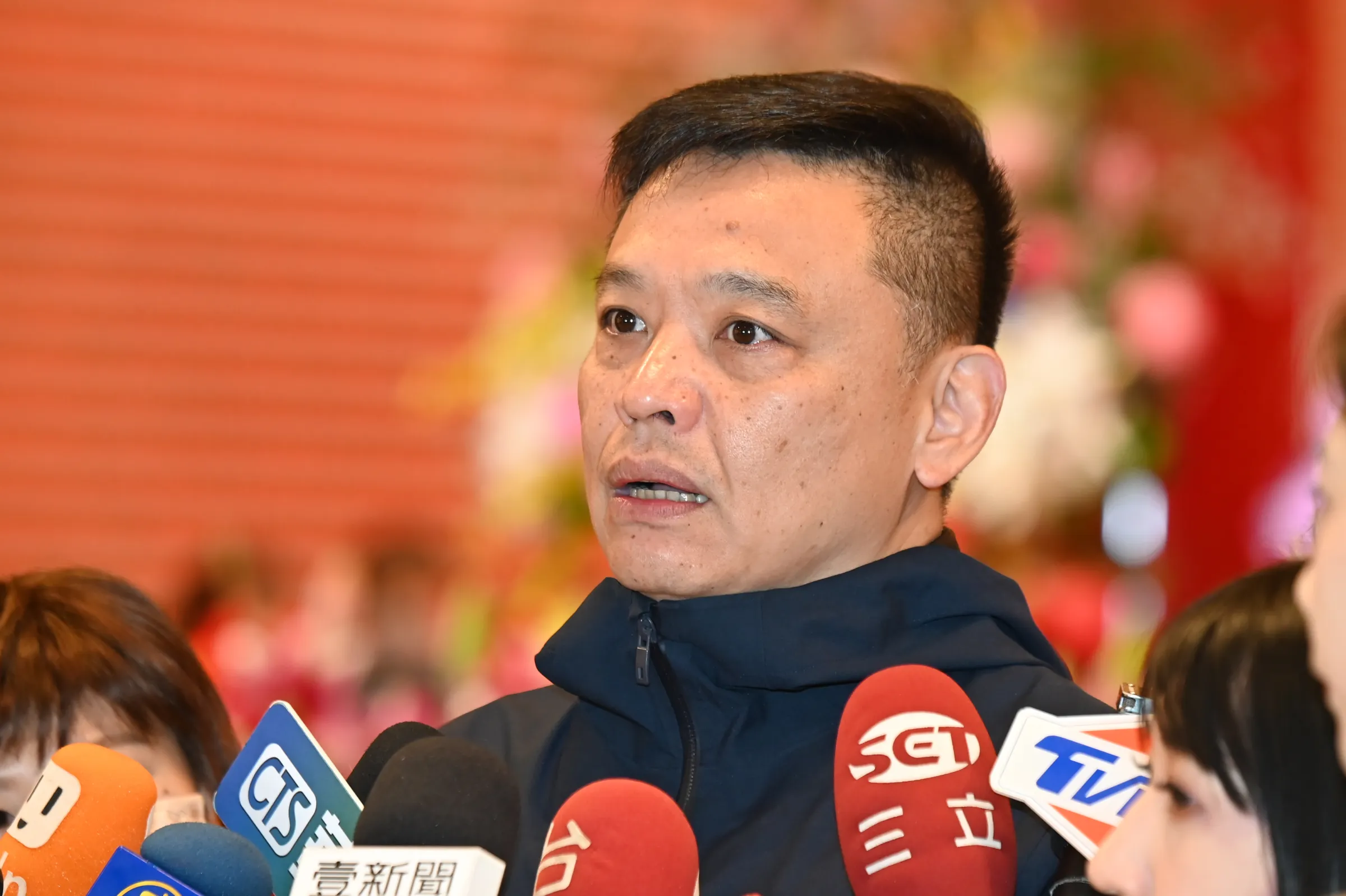 20231207-民進黨台北市議員洪健益7日陪同賴清德赴松山慈惠堂參香祈福。(陳昱凱攝)
