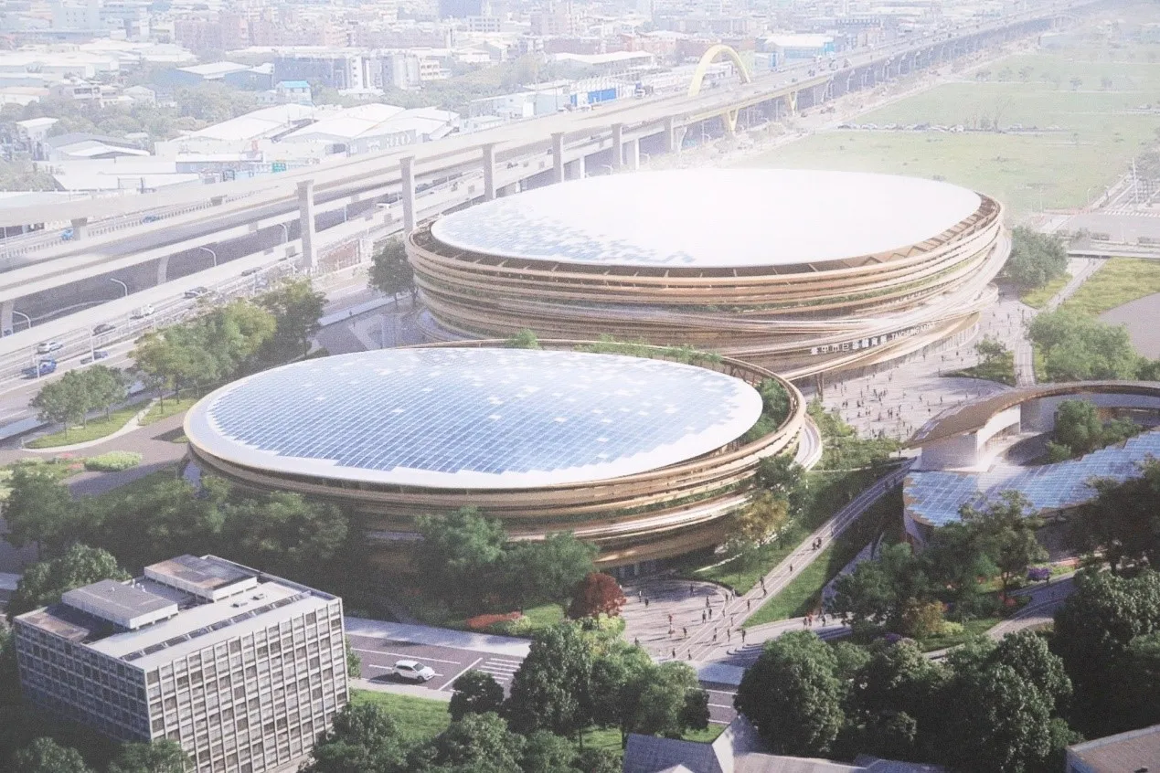 台中巨蛋場館由國際建築大師隈研吾團隊設計,以「天空迴廊,運動公園,世界地標,市民樂園」為主軸,象徵台中巨蛋與環境融合、地方結合。(圖/台中市政府)