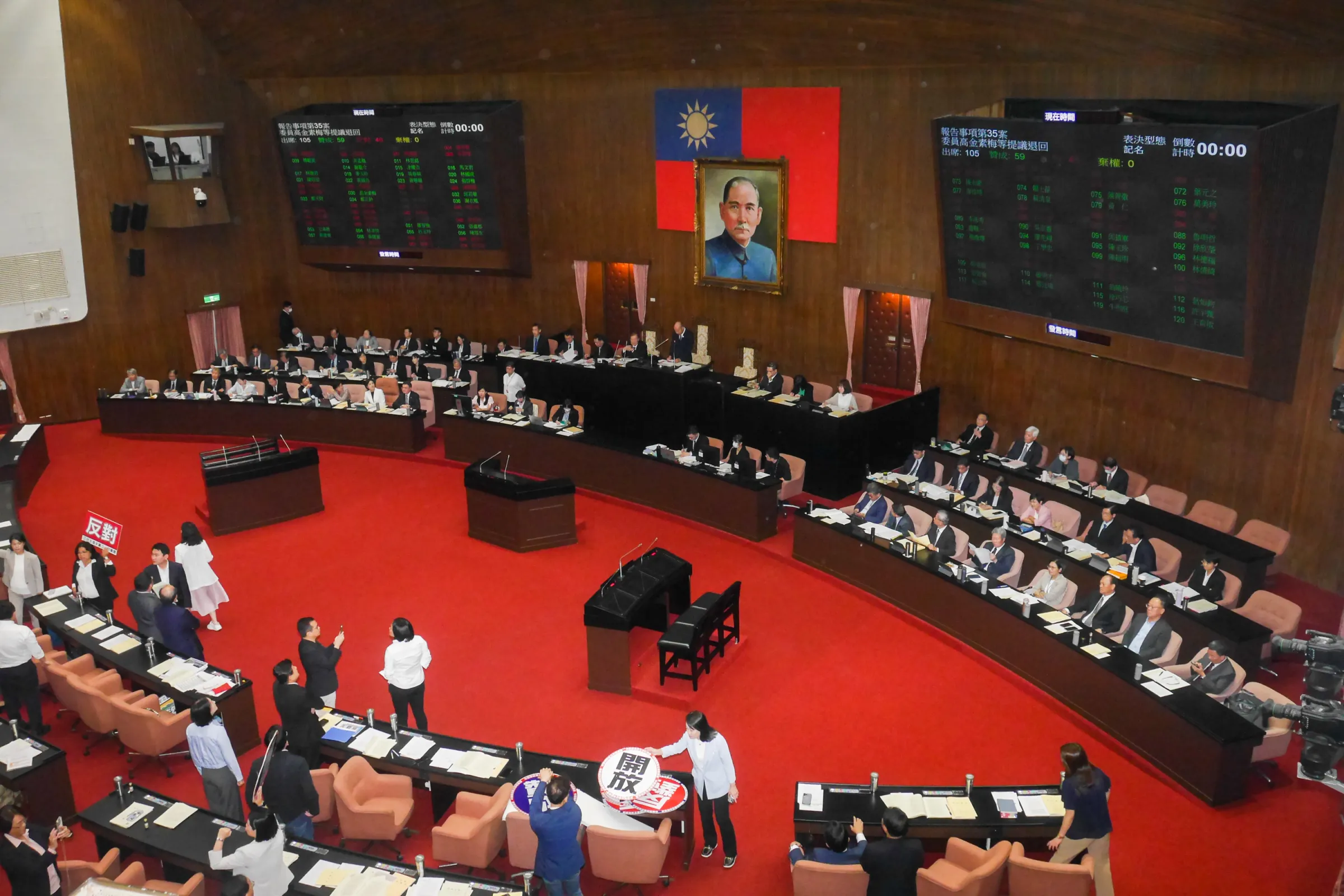 KMT Legislator Liao Hsien-hsiang has proposed amending Taiwan's Tobacco Hazards Prevention Act to permanently bar anyone born on or after 2009 from legally buying tobacco. The bill has already advanced to a second reading. File photo for illustration only, unrelated to the specific case. (File photo, Tsai Chin-chieh)