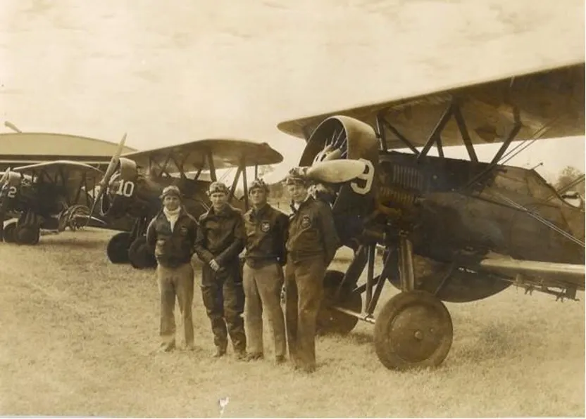 陳納德(右二)、Mac(右四)與美國航空志願大隊飛行員。(威廉麥當勞三世提供)